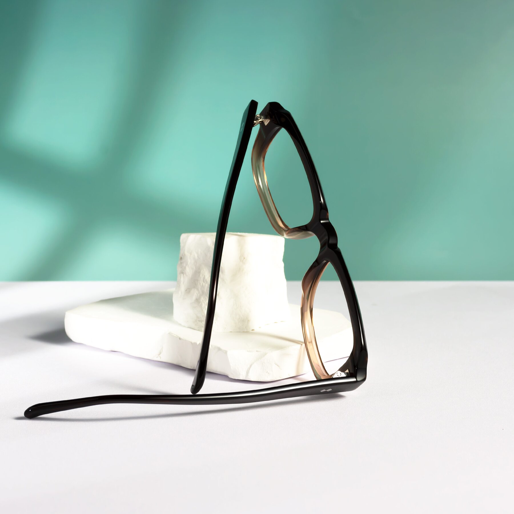 Lifestyle photography #2 of Bruges in Gradient Brown with Clear Eyeglass Lenses