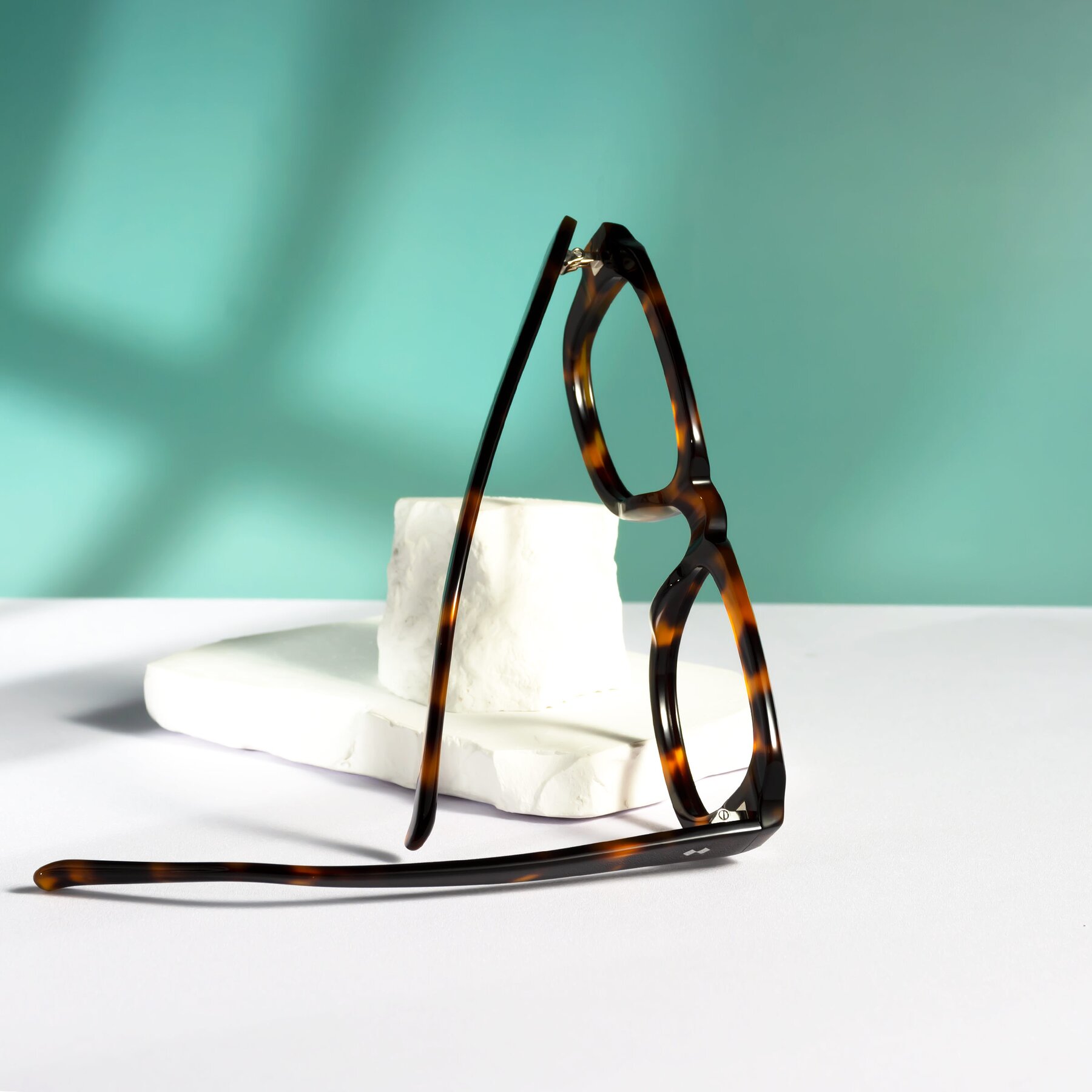 Lifestyle photography #2 of Bruges in Tortoise with Clear Eyeglass Lenses
