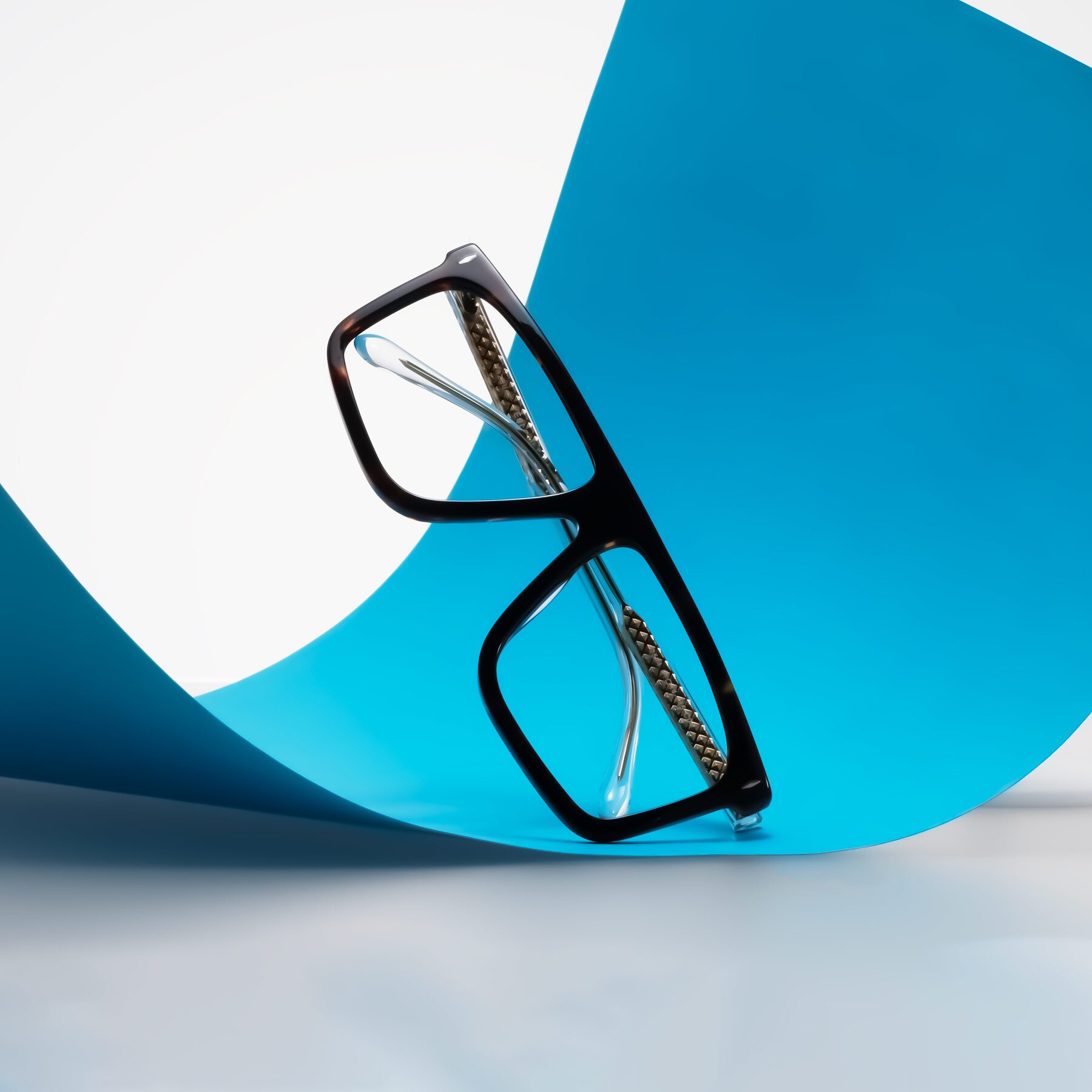 Lifestyle photography #1 of Vazquez in Tortoise/Gold with Clear Eyeglass Lenses