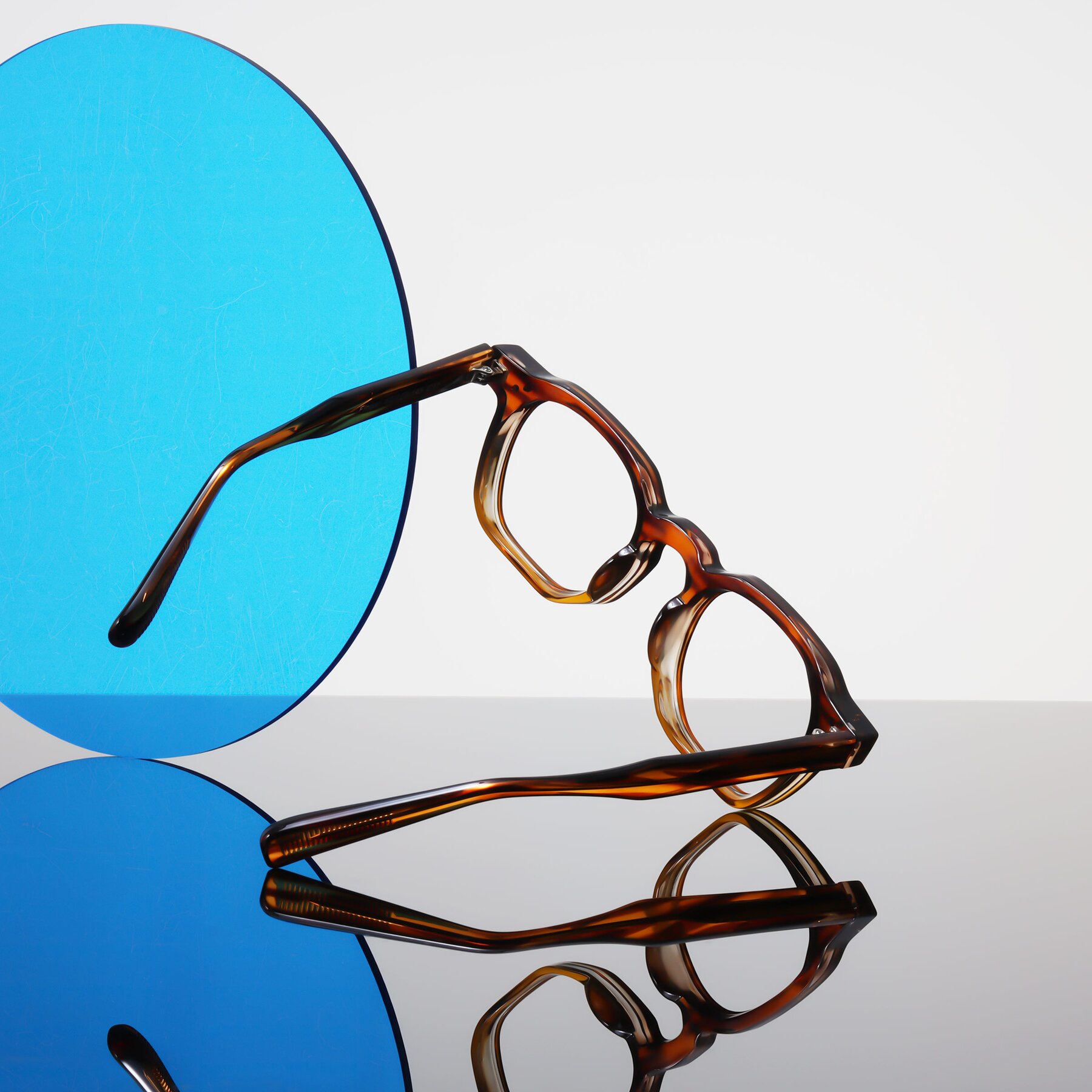 Lifestyle photography #1 of Fingar in Cola Brown Striped with Clear Eyeglass Lenses