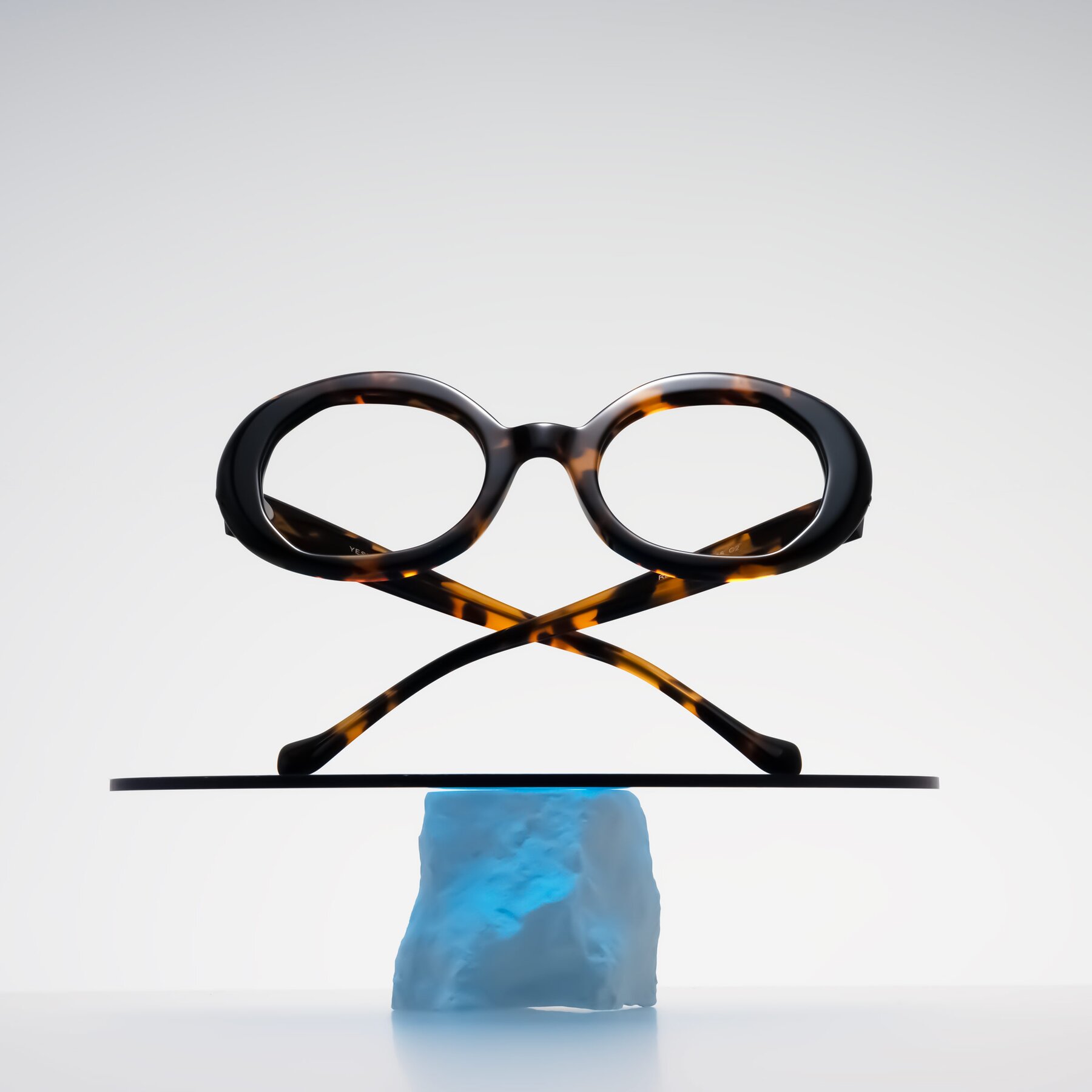 Lifestyle photography #2 of Rao in Tortoise/Black with Clear Eyeglass Lenses