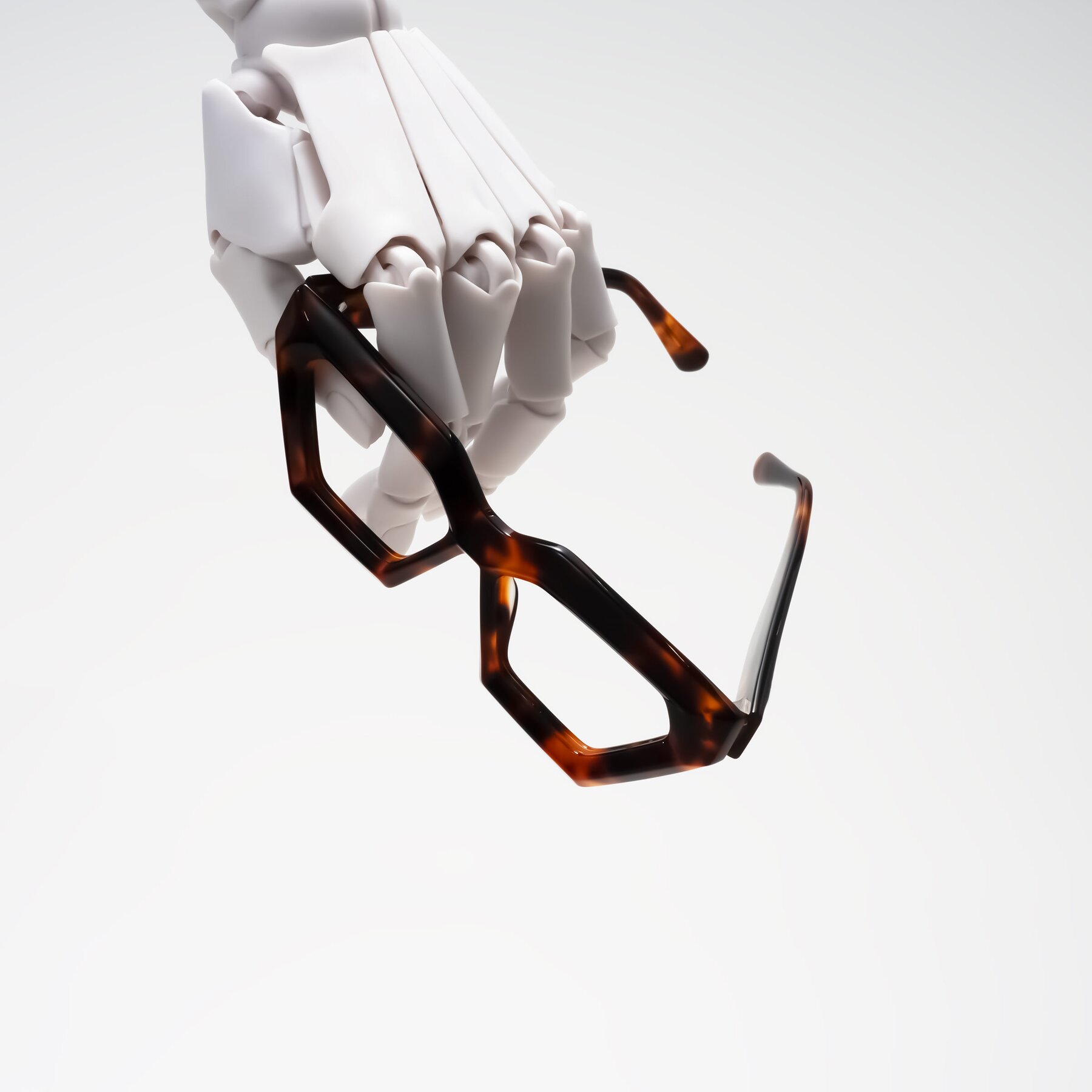 Lifestyle photography #2 of Giptoo in Tortoise with Clear Reading Eyeglass Lenses