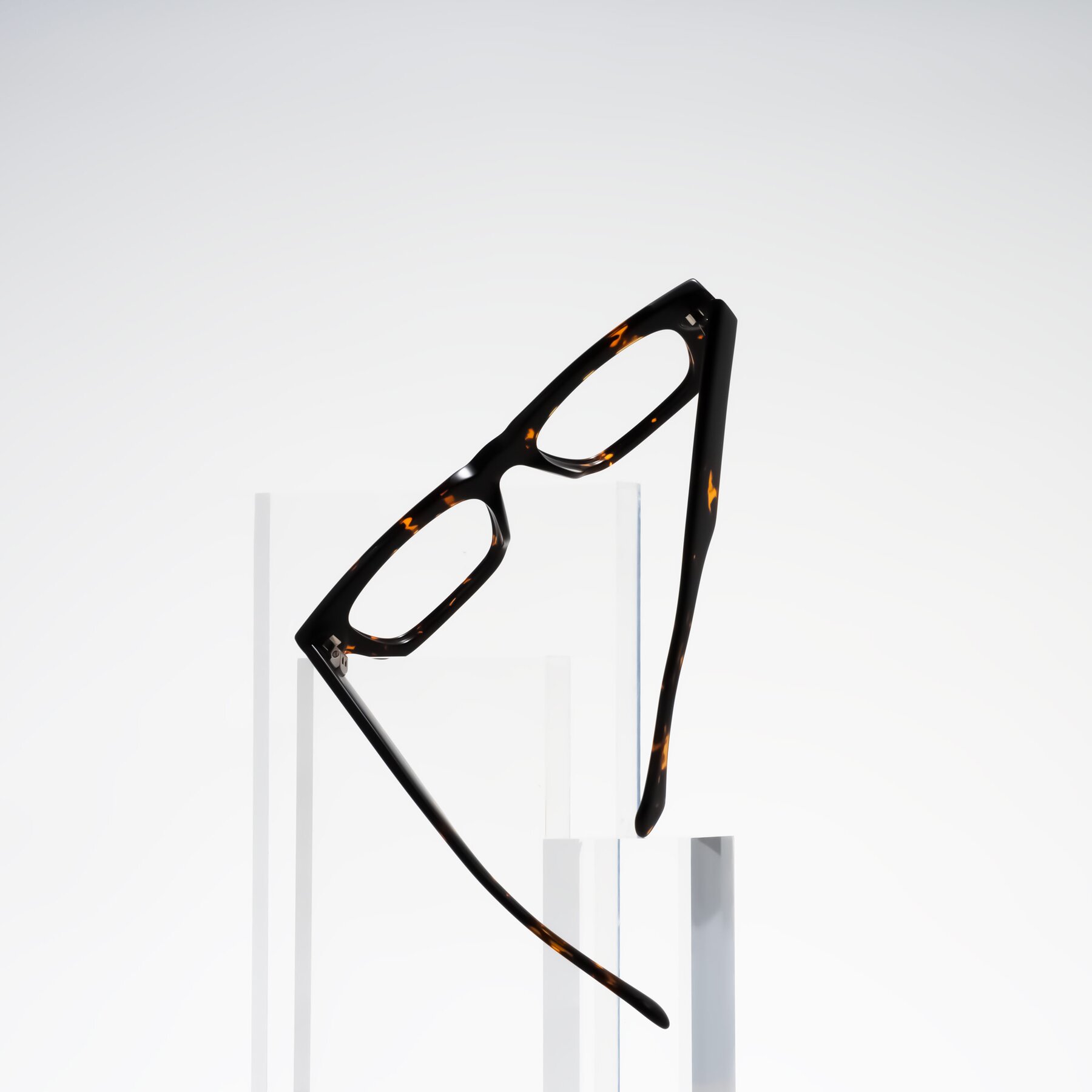 Lifestyle photography #1 of Xallon in Tortoise with Clear Eyeglass Lenses