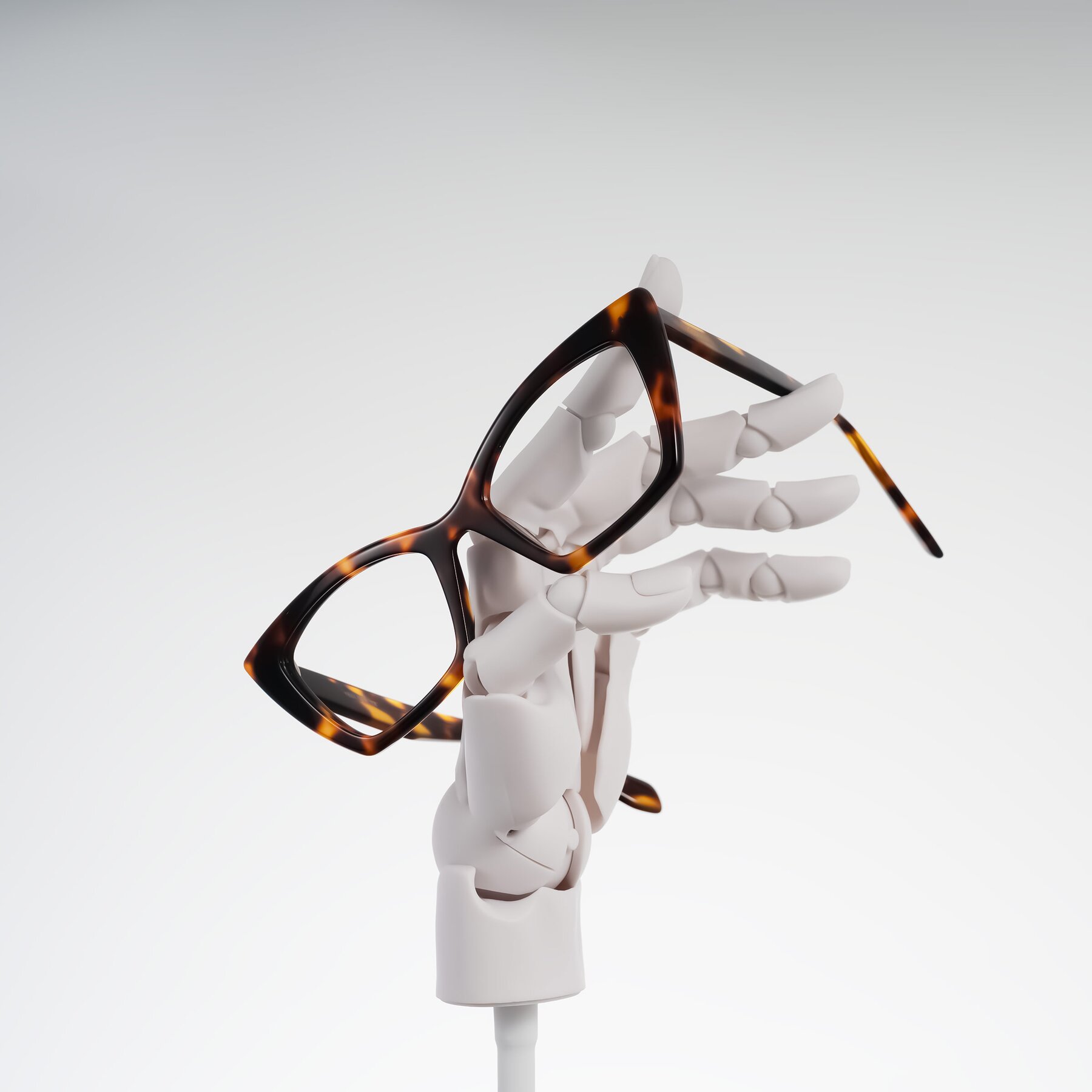 Lifestyle photography #1 of Wayar in Tortoise with Clear Eyeglass Lenses