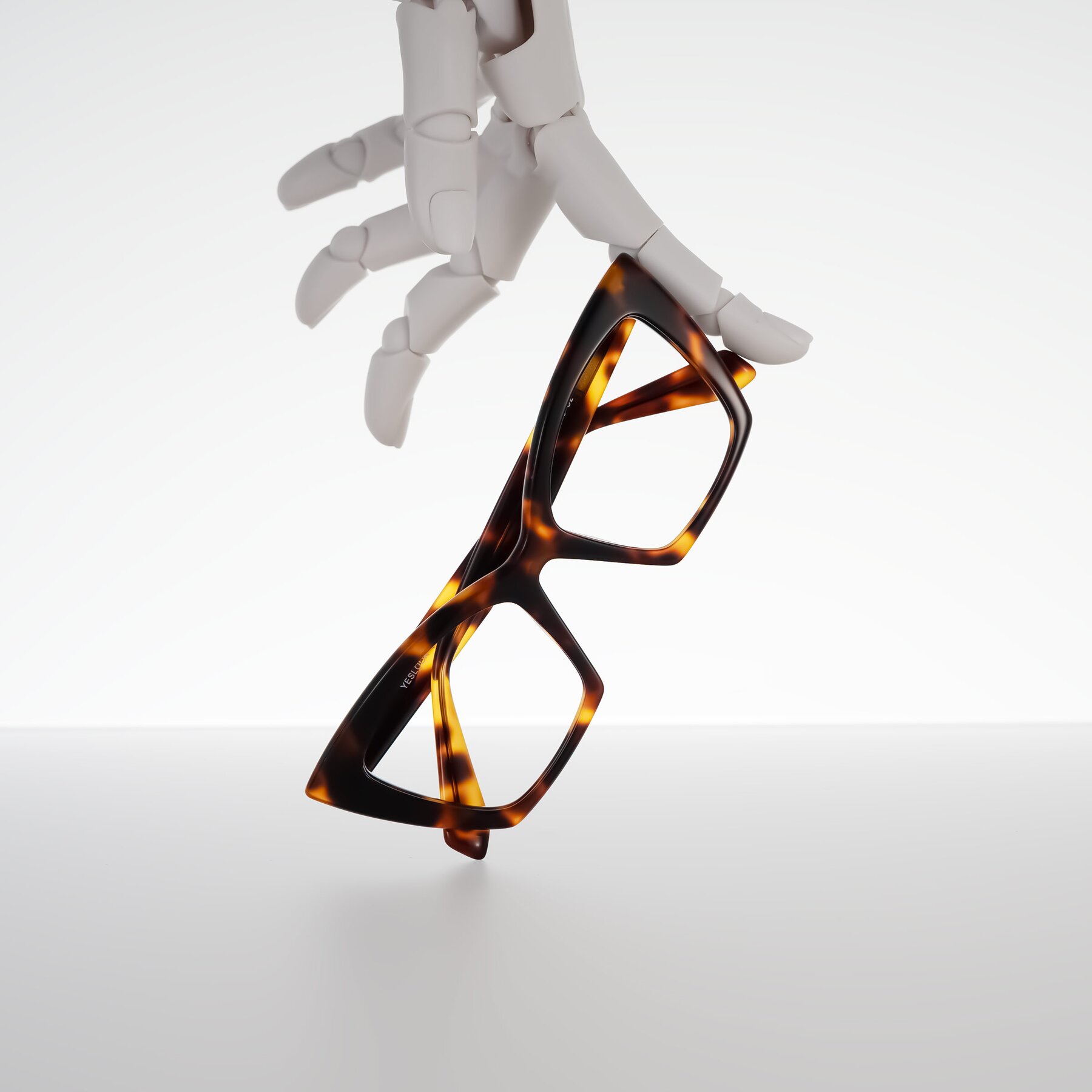Lifestyle photography #2 of Wayar in Tortoise with Clear Eyeglass Lenses