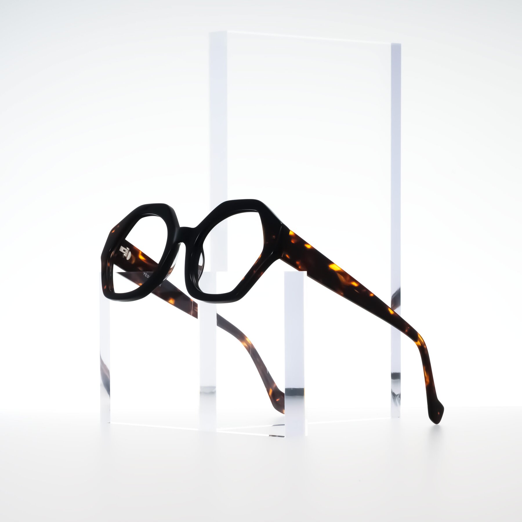Lifestyle photography #1 of Kawa in Black/Tortoise with Clear Eyeglass Lenses