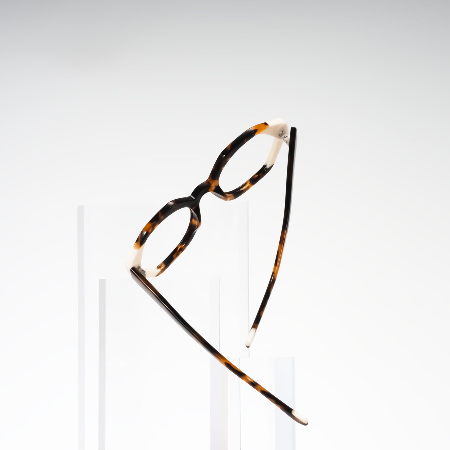 Lifestyle photography #2 of Kawa in Tortoise/Ivory with Clear Eyeglass Lenses