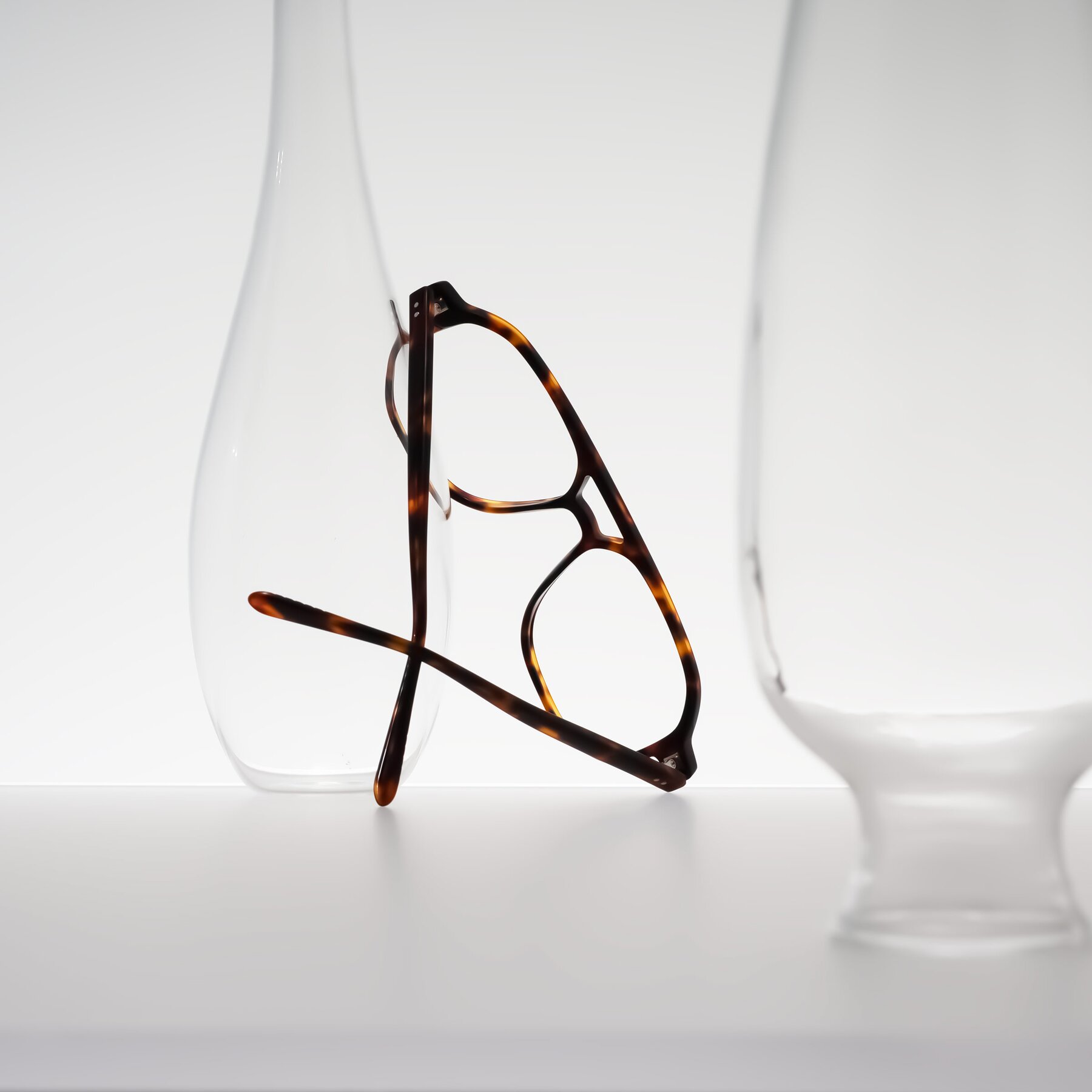 Lifestyle photography #1 of Aguilar in Tortoise with Clear Eyeglass Lenses