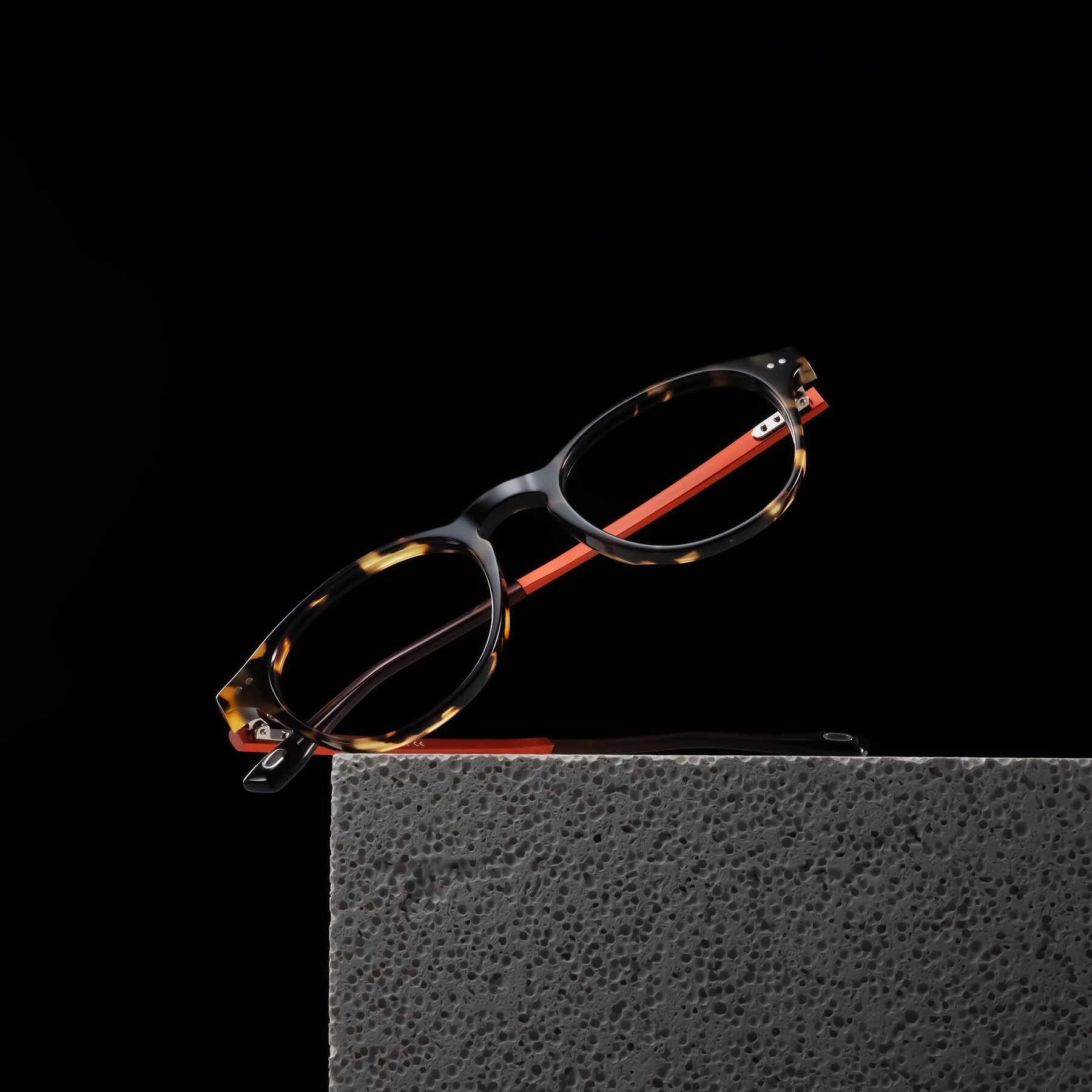 Lifestyle photography #1 of Orkid in Tortoise/Orange with Clear Blue Light Blocking Lenses