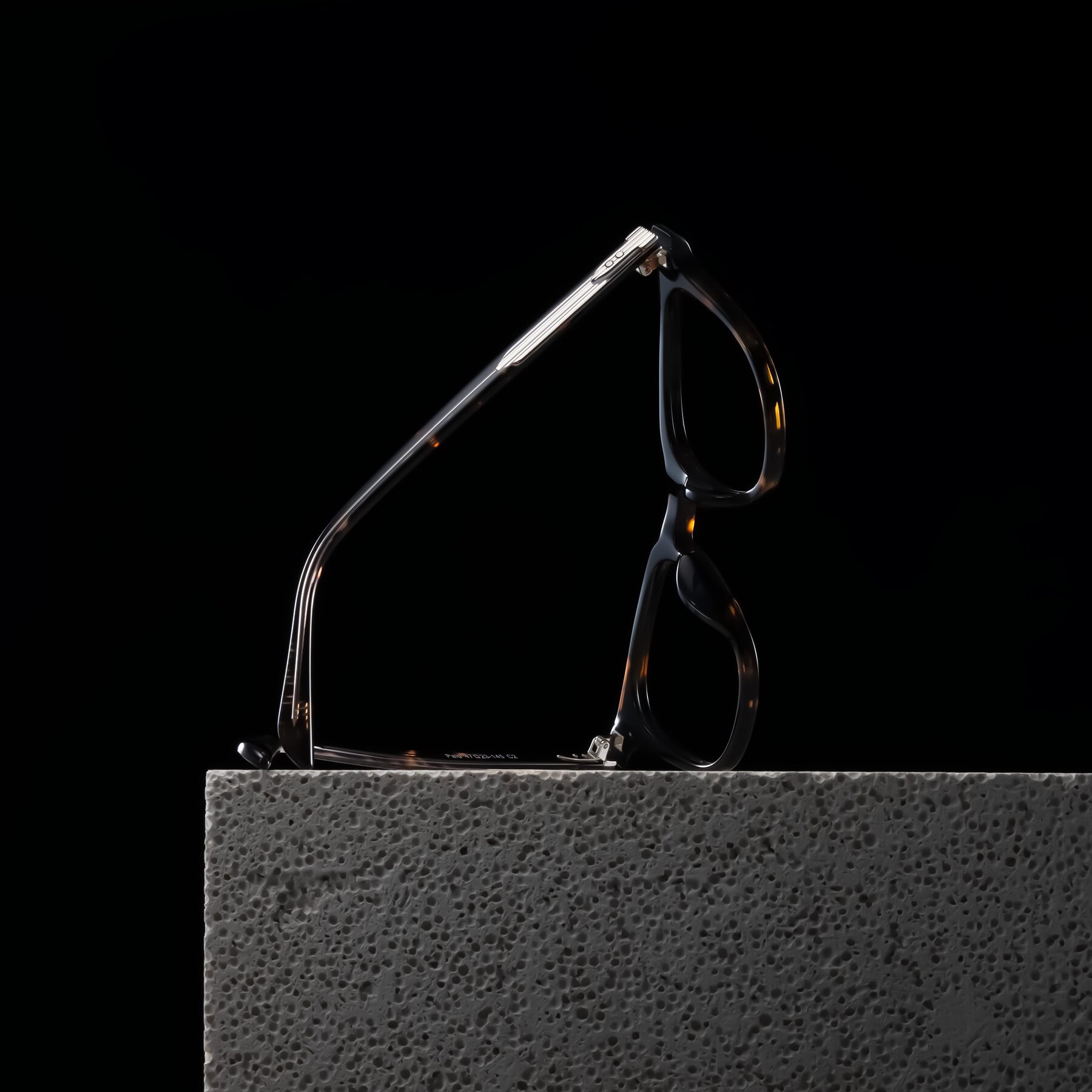 Lifestyle photography #2 of Palu in Tortoise with Clear Blue Light Blocking Lenses