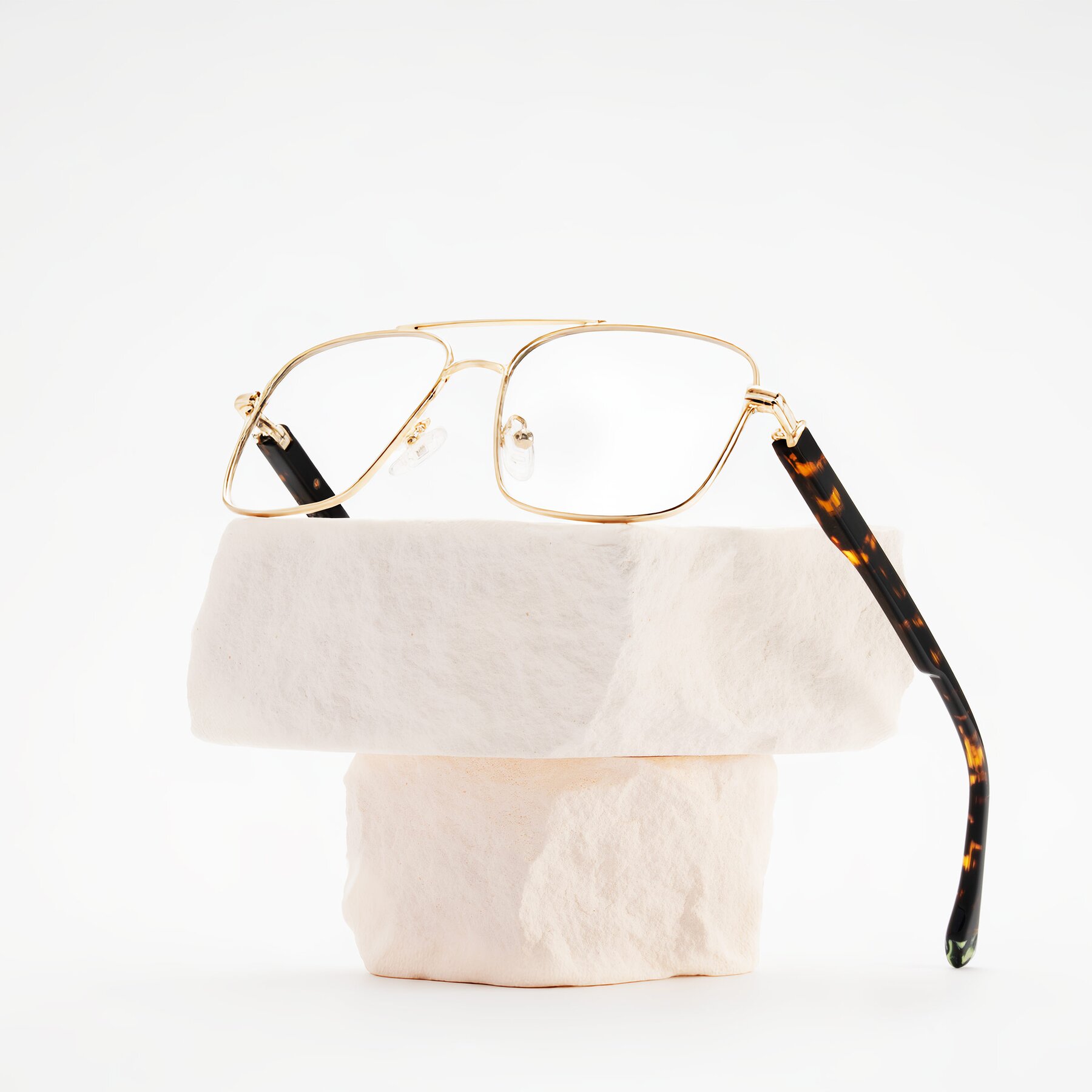 Lifestyle photography #1 of Banten in Gold with Clear Reading Eyeglass Lenses