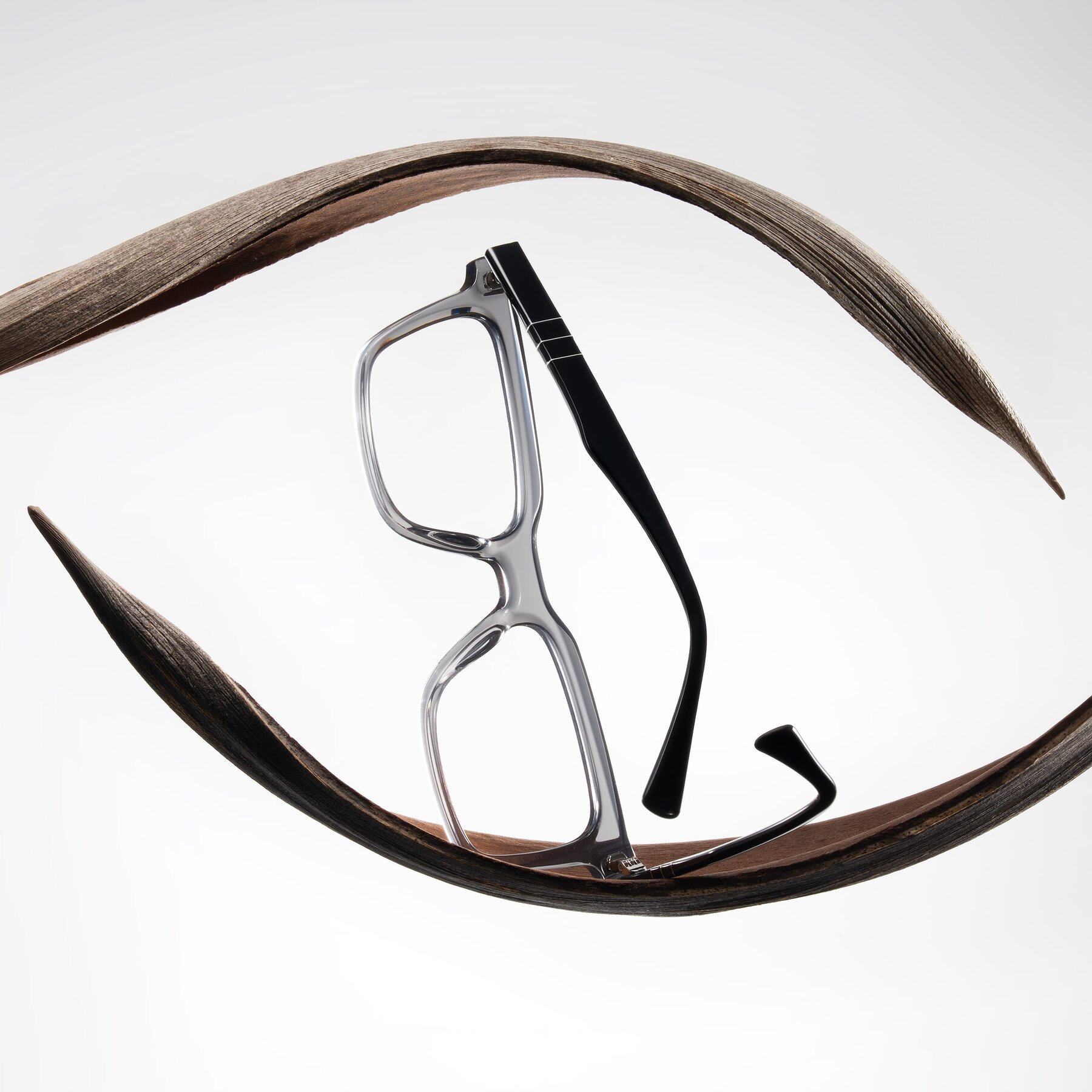 Lifestyle photography #1 of Itasca in Transparent Gray/Black with Clear Blue Light Blocking Lenses