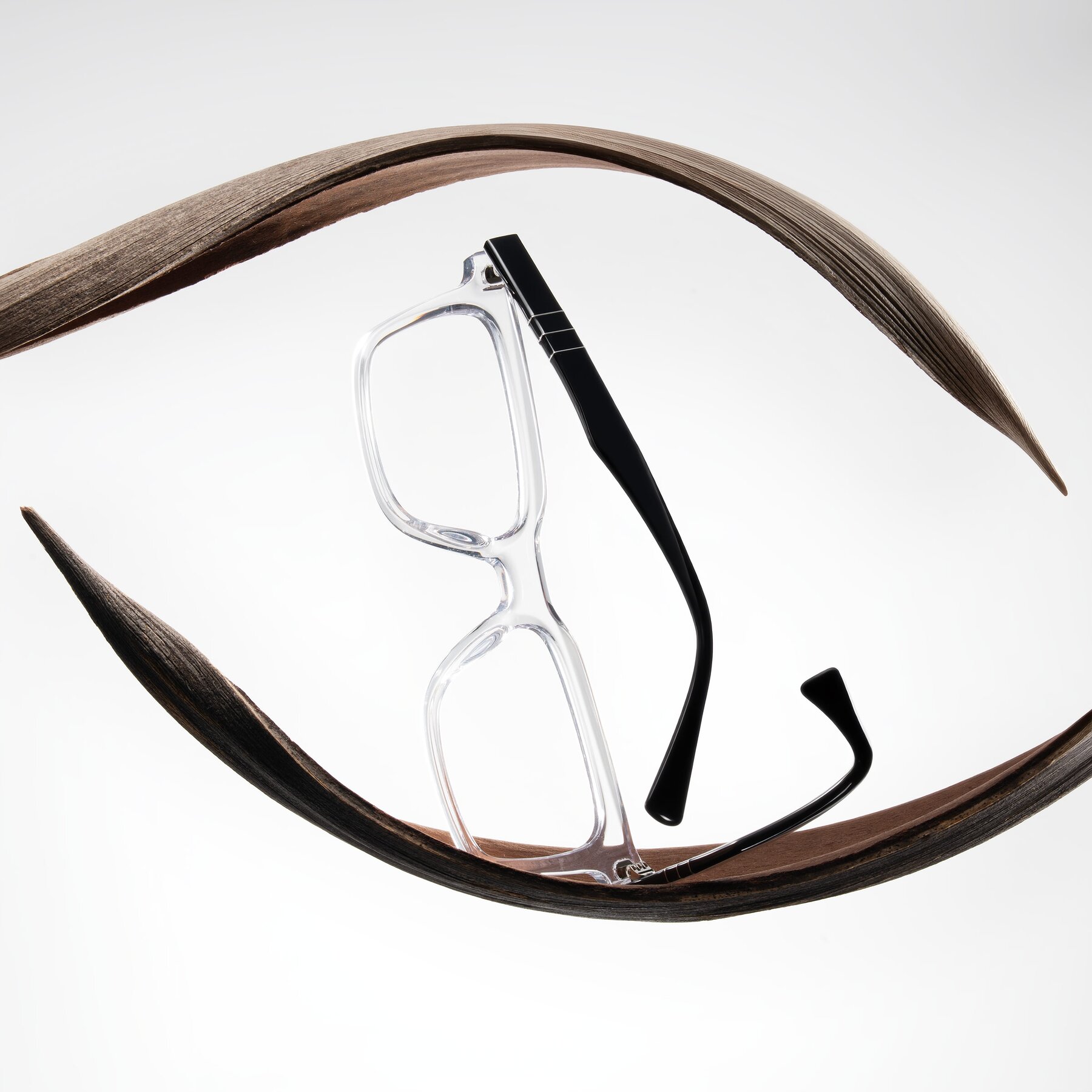 Lifestyle photography #1 of Itasca in Clear/Black with Clear Blue Light Blocking Lenses