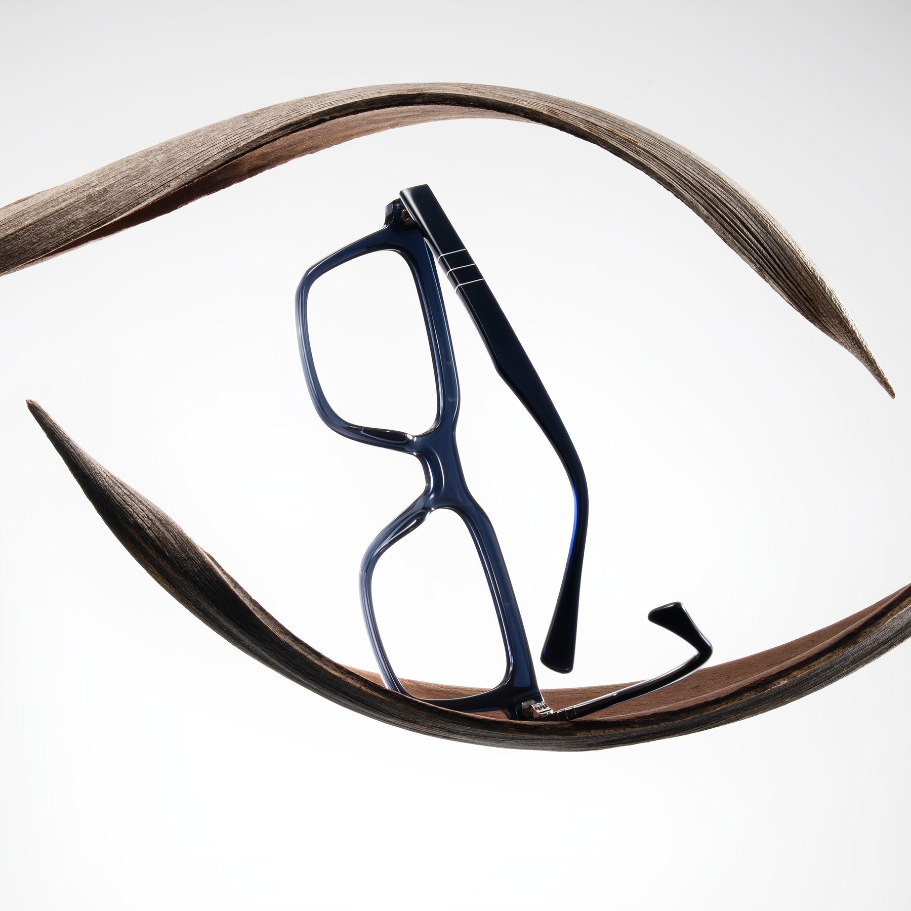 Lifestyle photography #1 of Itasca in Dark Navy with Clear Eyeglass Lenses