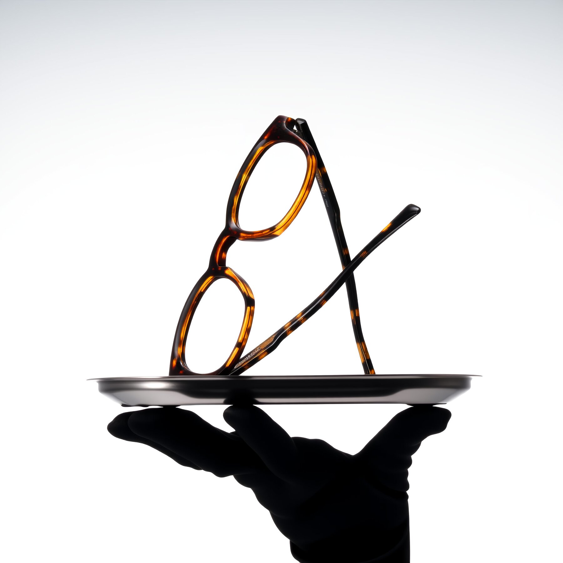 Lifestyle photography #1 of Iffer in Tortoise with Clear Eyeglass Lenses