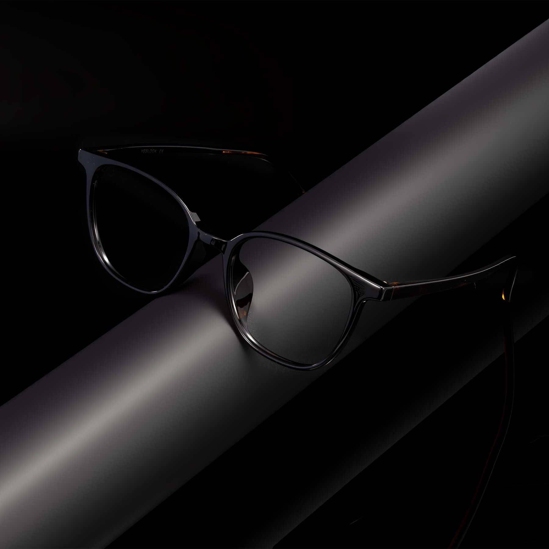 Lifestyle photography #1 of Noor in Tortoise with Clear Eyeglass Lenses