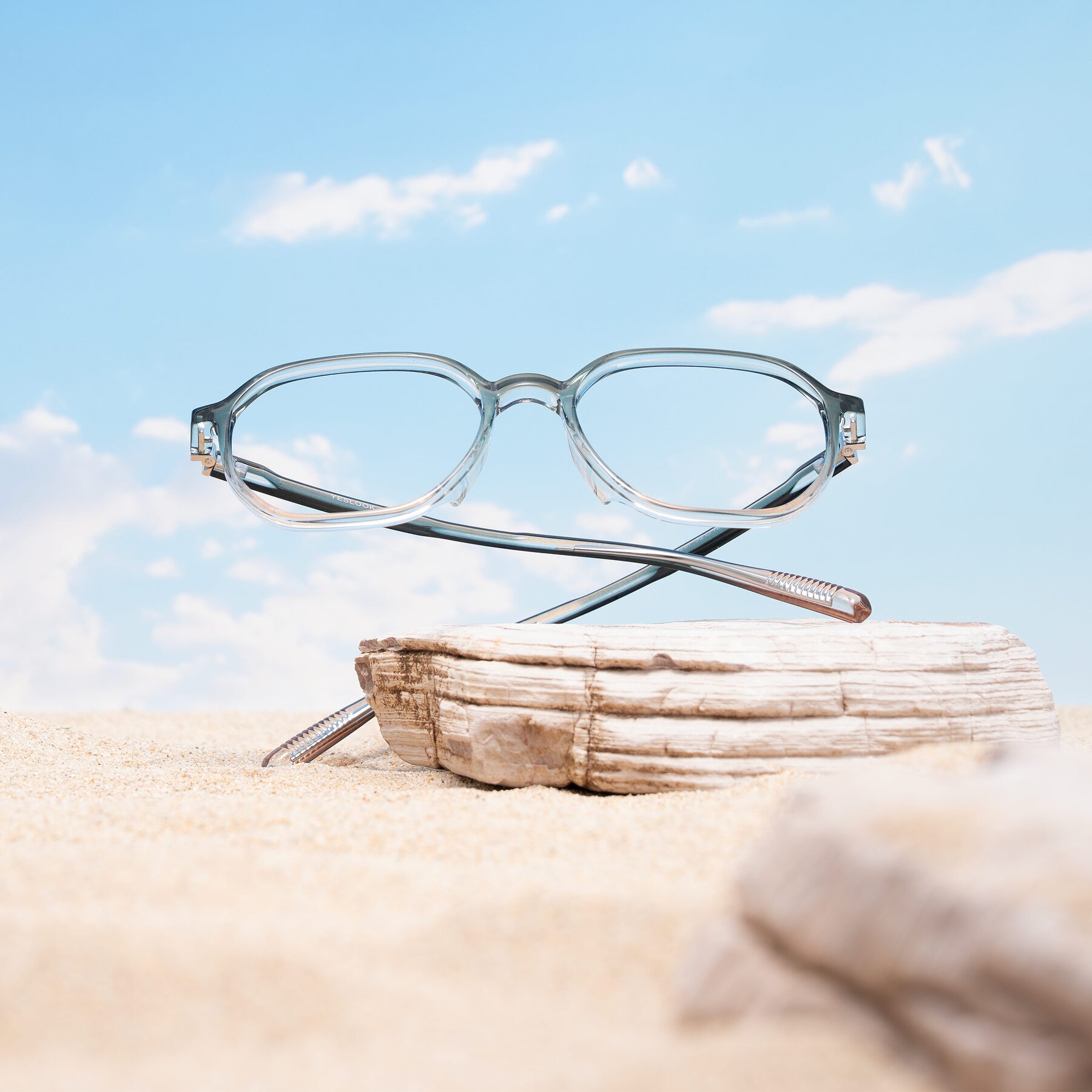 Lifestyle photography #1 of Holzer in Gradient Green with Clear Eyeglass Lenses