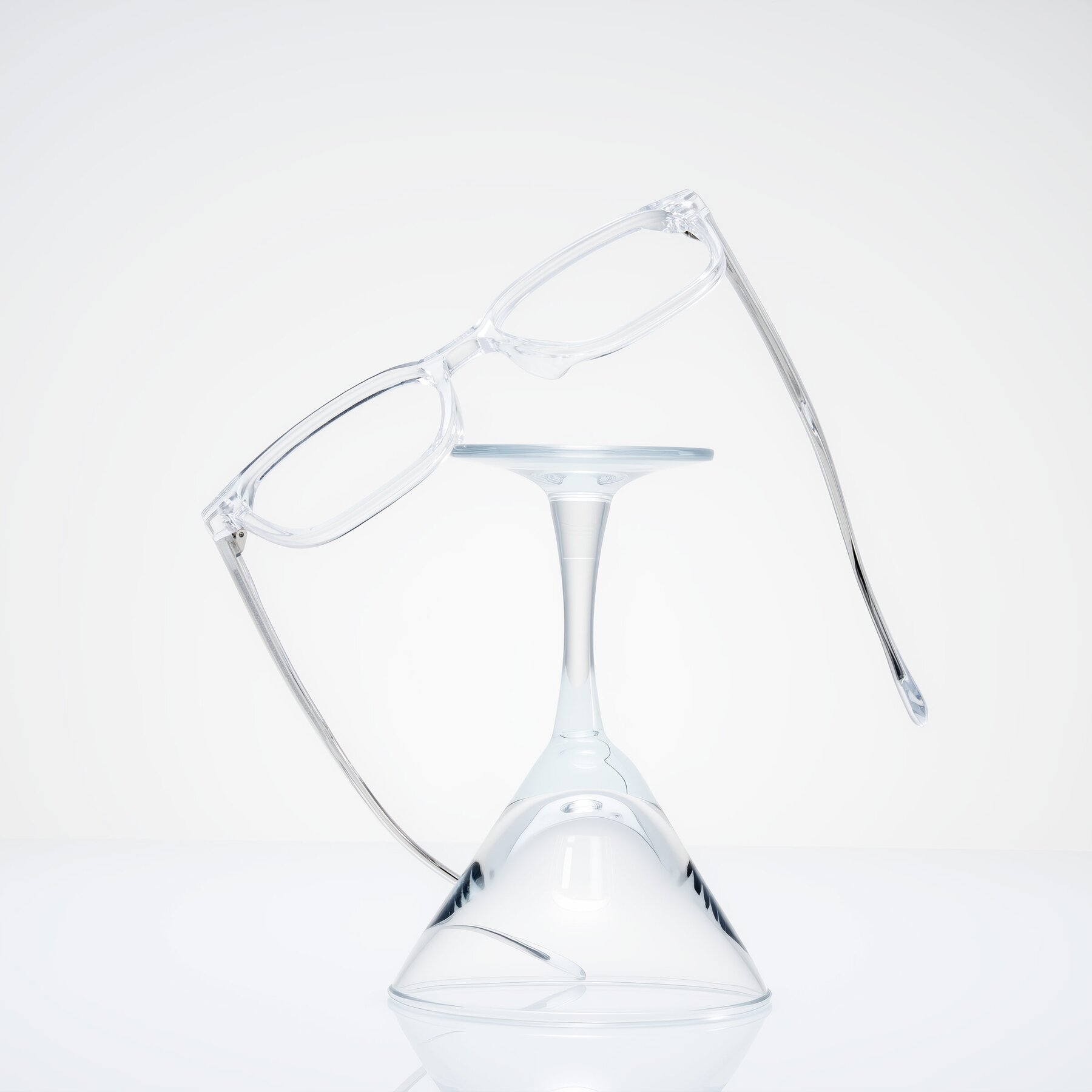 Lifestyle photography #1 of Ordoyo in Clear with Clear Eyeglass Lenses