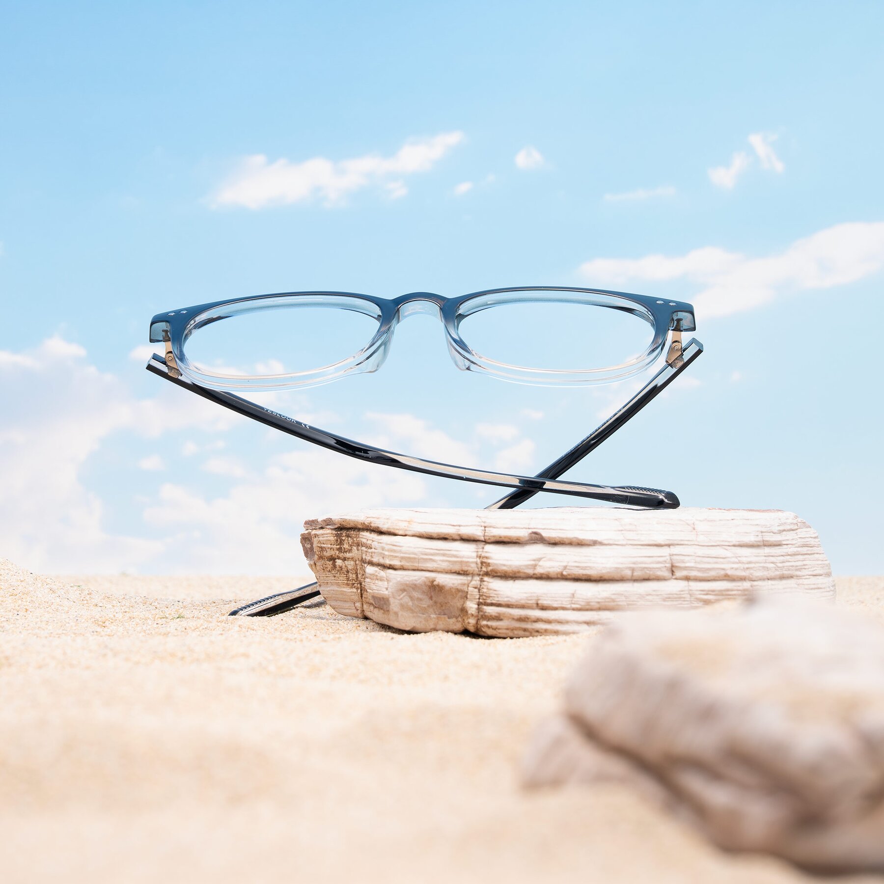 Lifestyle photography #2 of Pizarro in Gradient Black/Clear with Clear Eyeglass Lenses