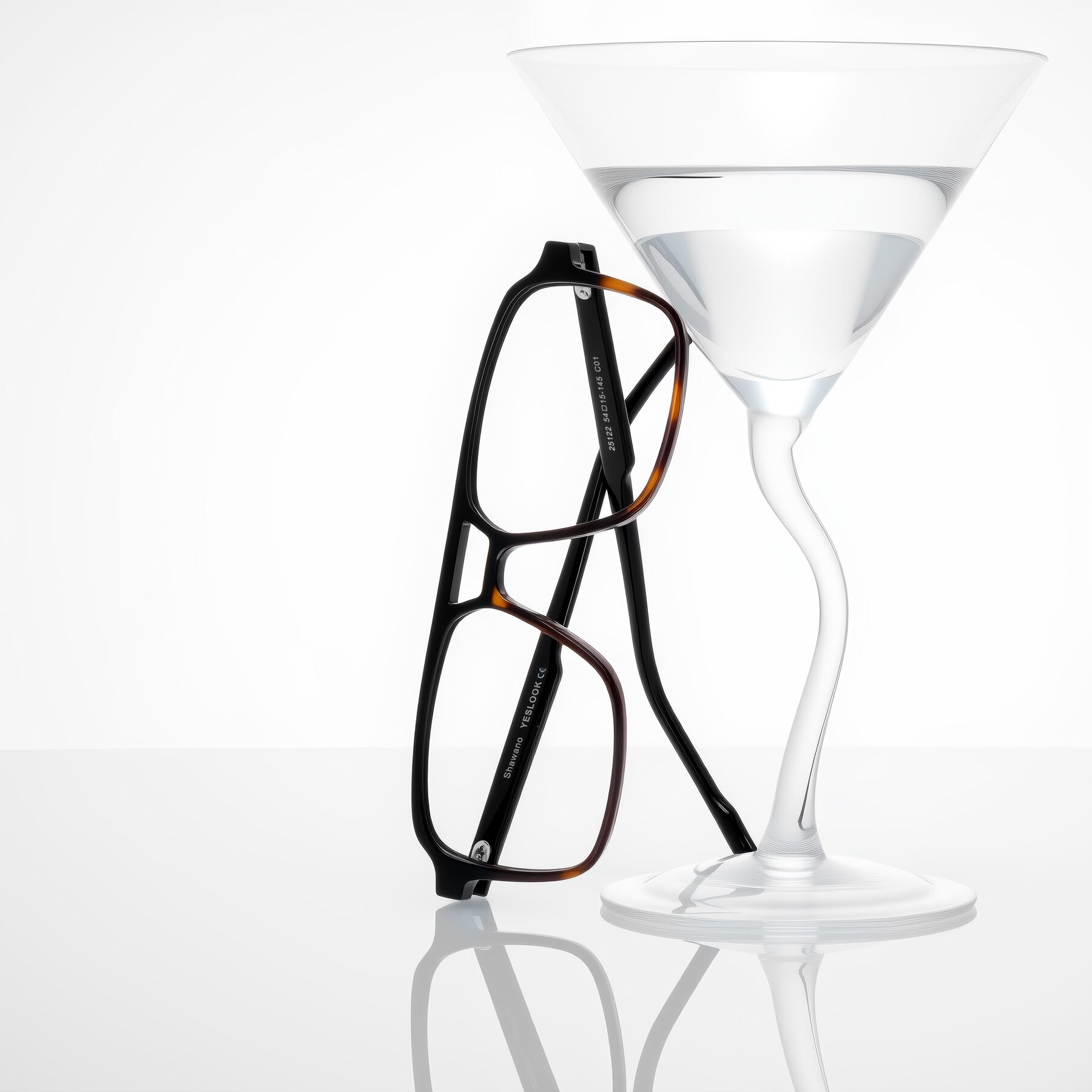 Lifestyle photography #1 of Shawano in Black/Tortoise with Clear Eyeglass Lenses