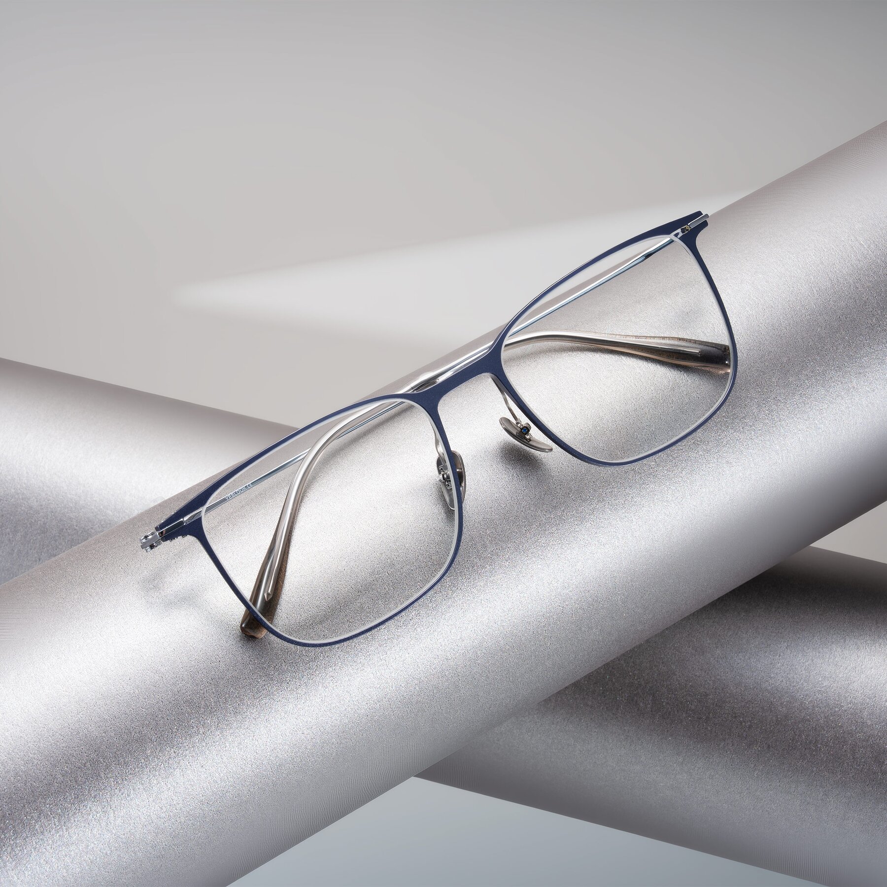 Lifestyle photography #1 of Moua in Gray/Silver with Clear Eyeglass Lenses