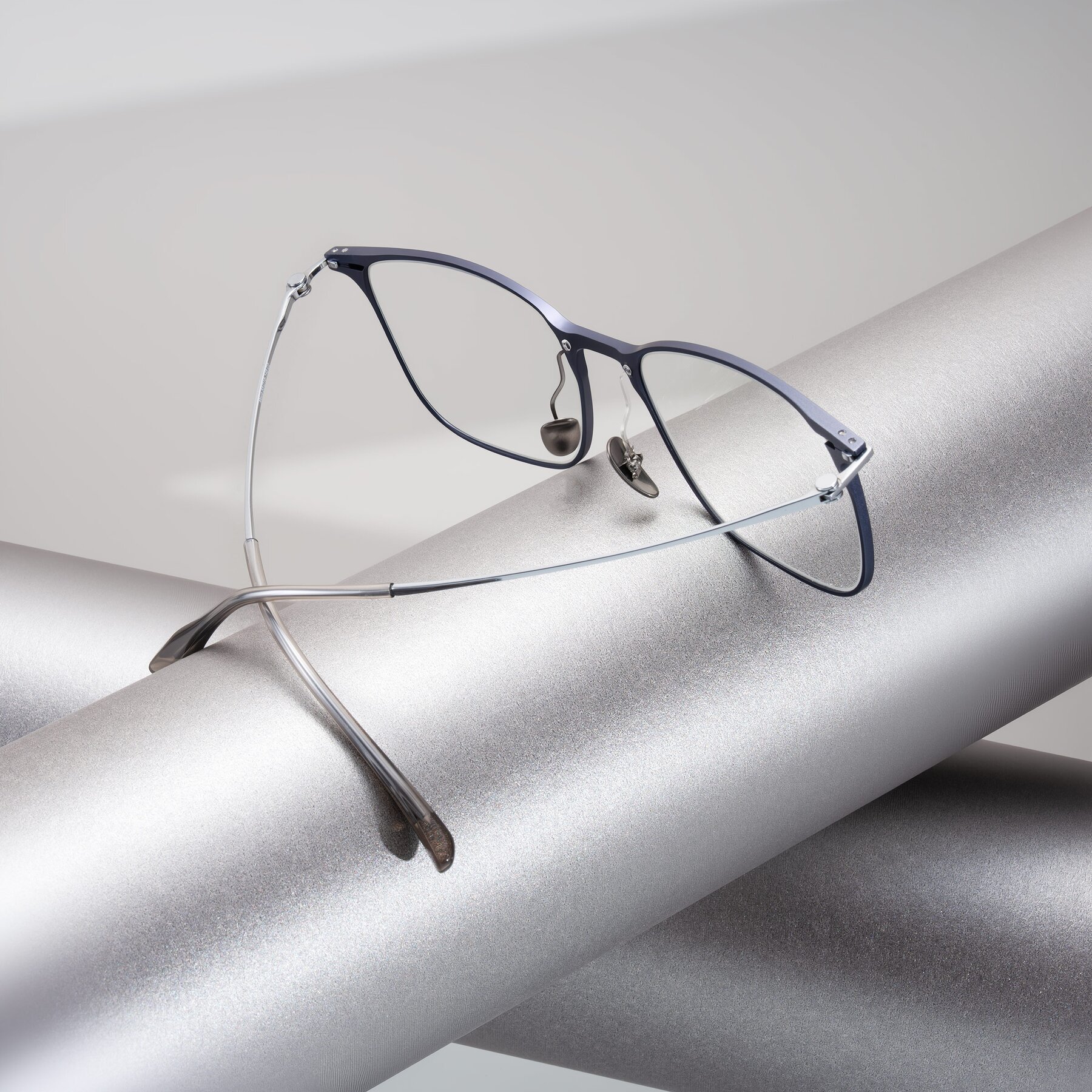 Lifestyle photography #2 of Moua in Gray/Silver with Clear Eyeglass Lenses