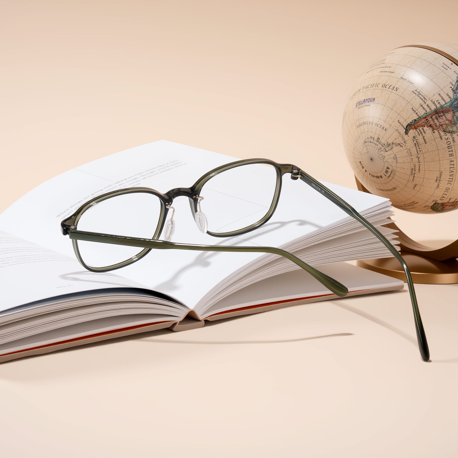 Lifestyle photography #1 of Sogge in Dark Green with Clear Eyeglass Lenses