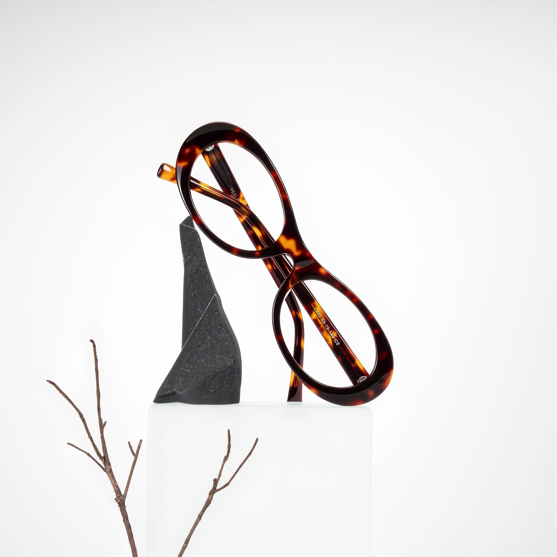 Lifestyle photography #1 of Layo in Tortoise with Clear Blue Light Blocking Lenses