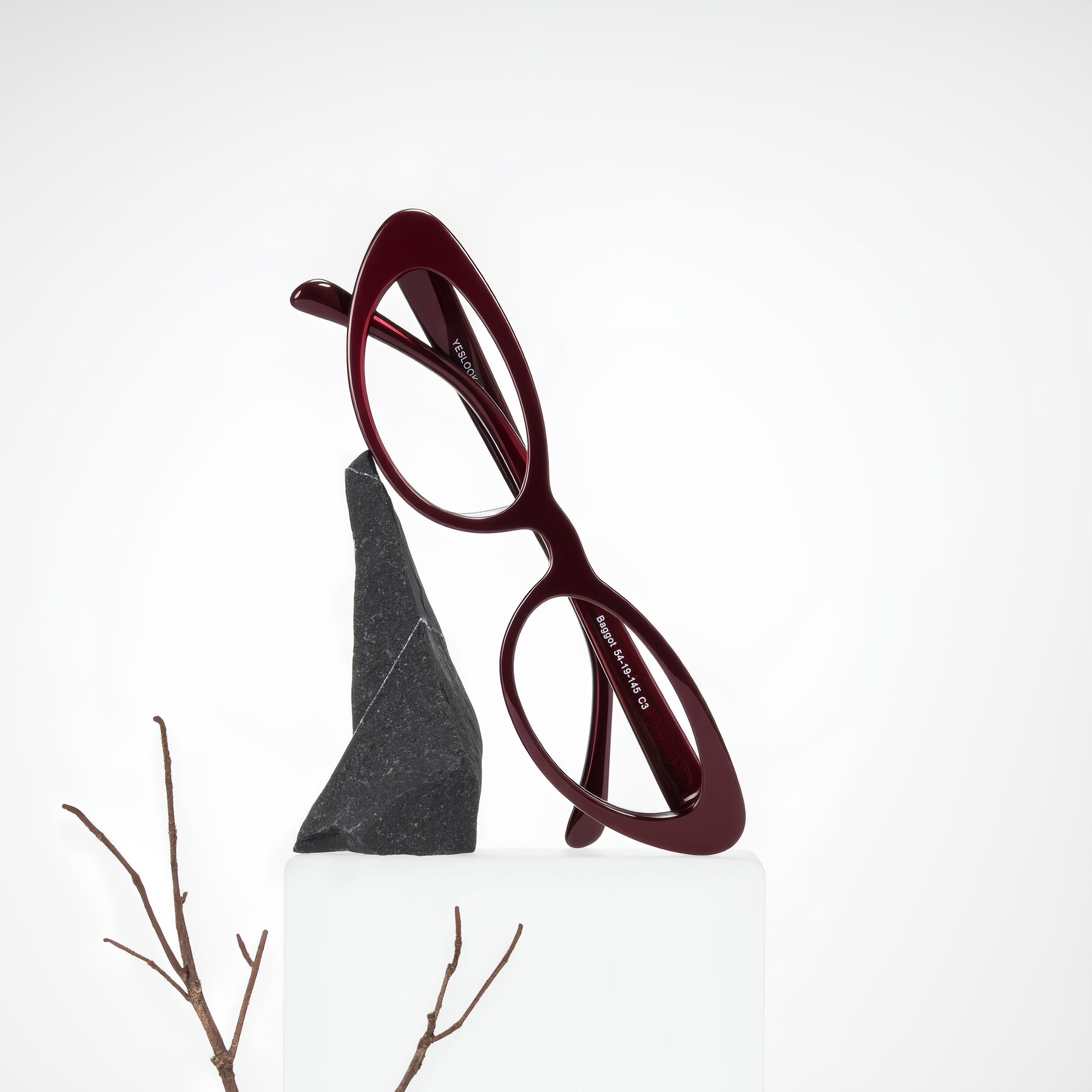 Lifestyle photography #1 of Baggot in Pearlescent Burgundy with Clear Eyeglass Lenses