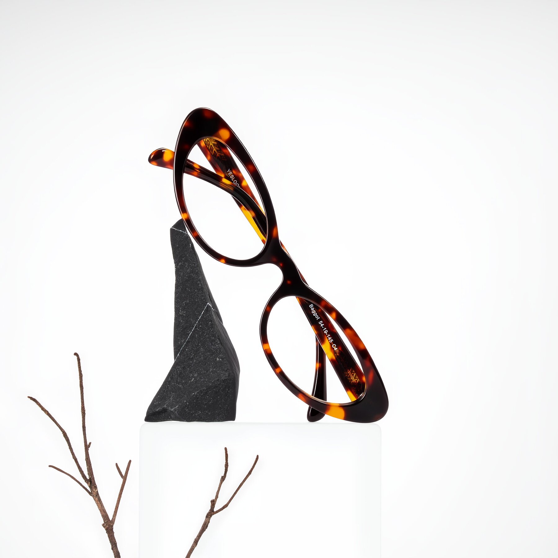 Lifestyle photography #1 of Baggot in Tortoise with Clear Reading Eyeglass Lenses