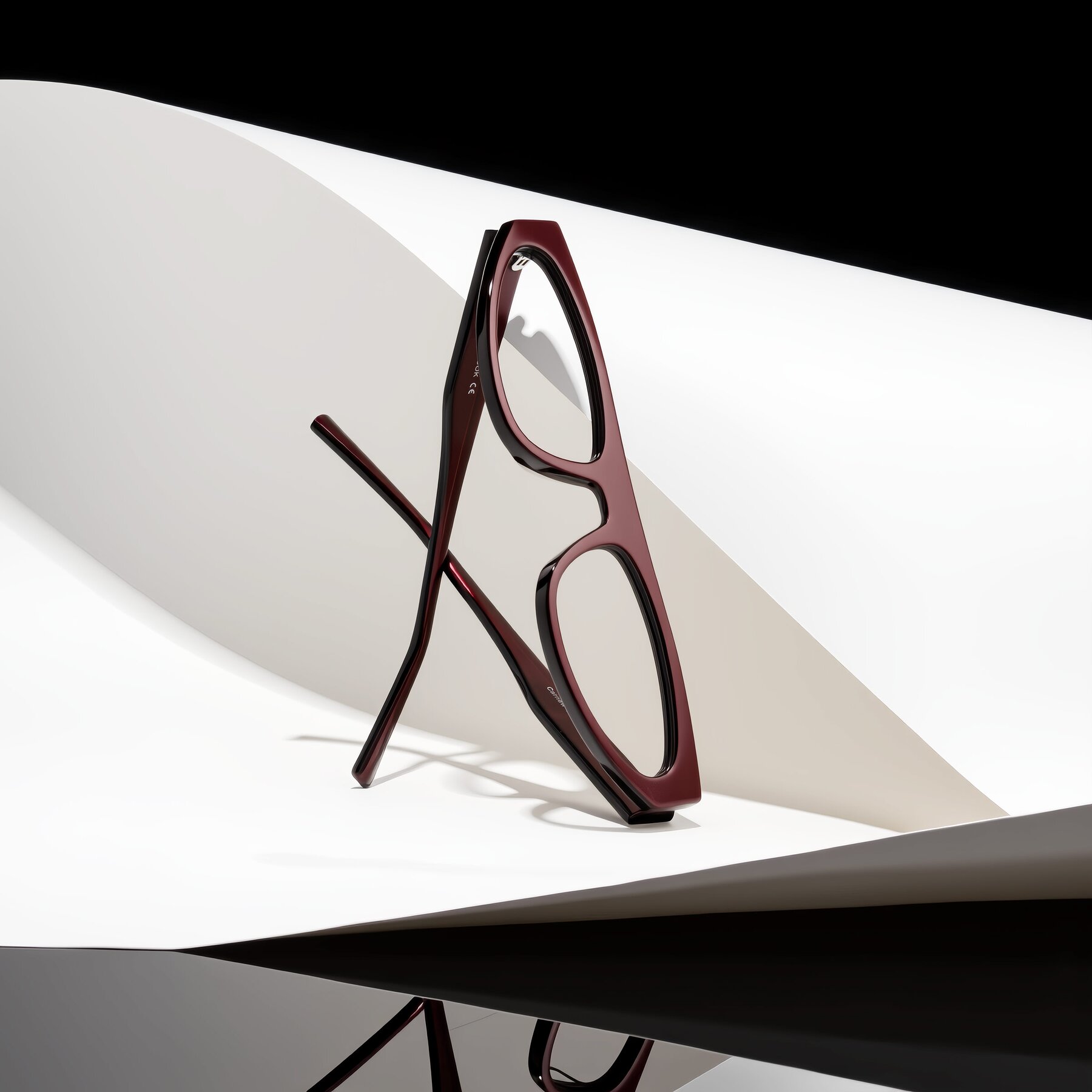 Lifestyle photography #1 of Carnew in Pearlescent Burgundy with Clear Eyeglass Lenses
