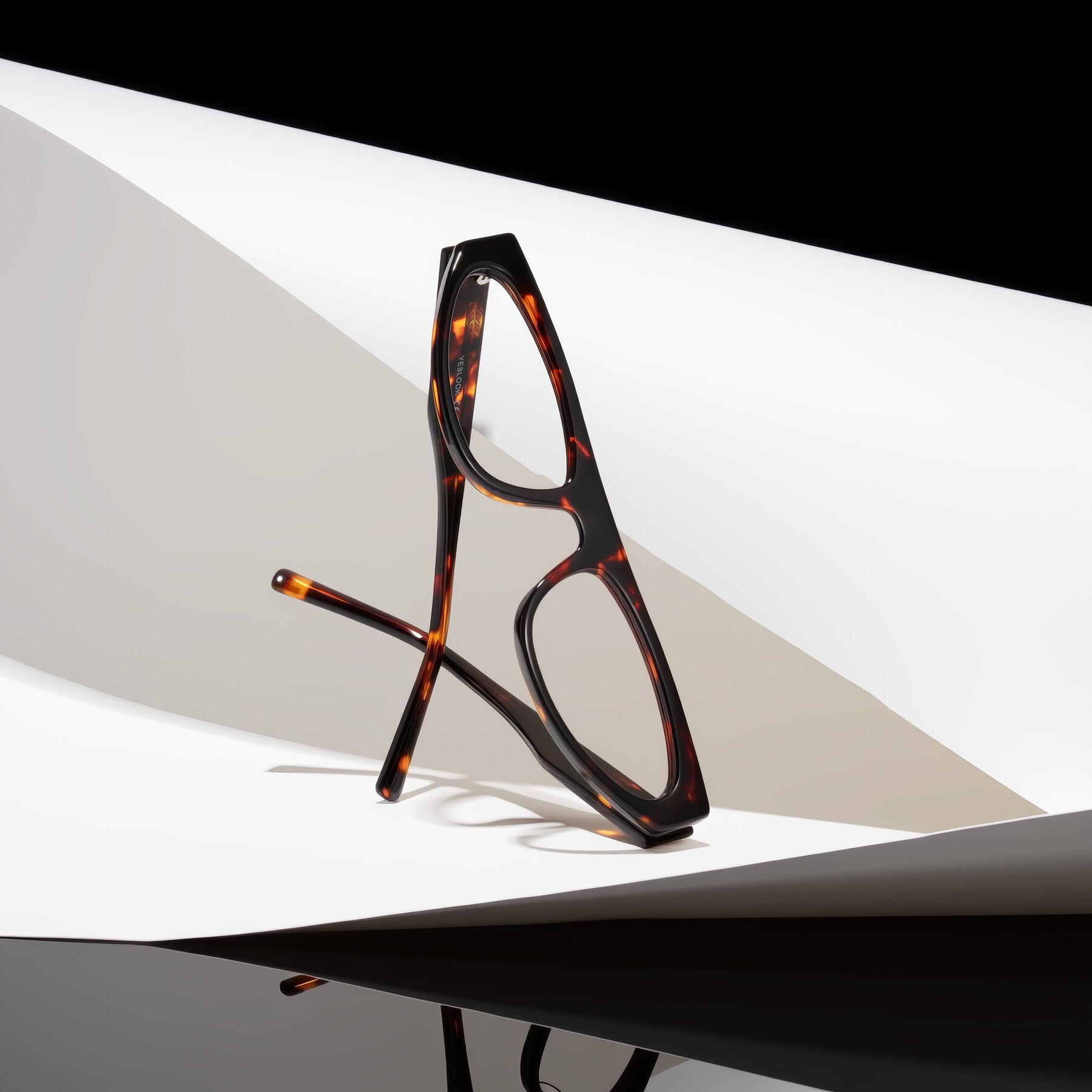 Lifestyle photography #1 of Carnew in Tortoise with Clear Reading Eyeglass Lenses