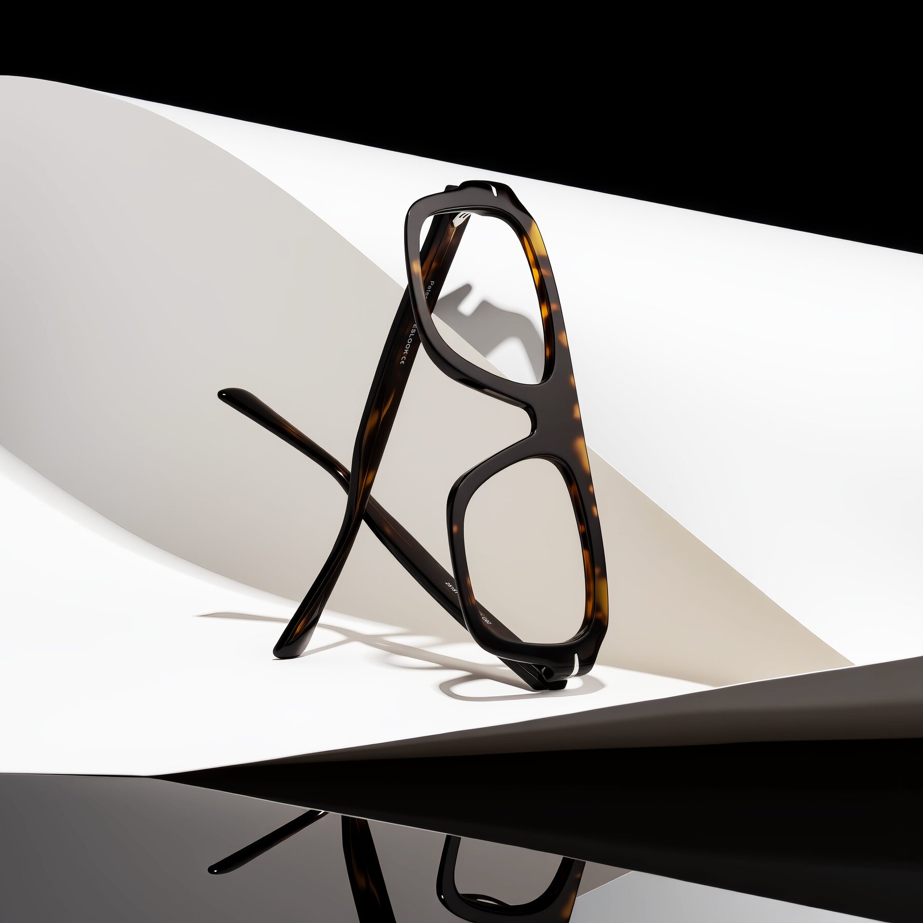 Lifestyle photography #1 of Petenwell in Dark Tortoise with Clear Eyeglass Lenses