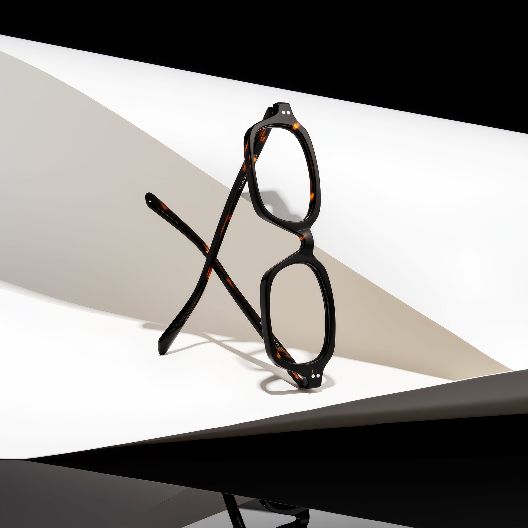 Lifestyle photography #1 of Eustis in Tortoise with Clear Eyeglass Lenses