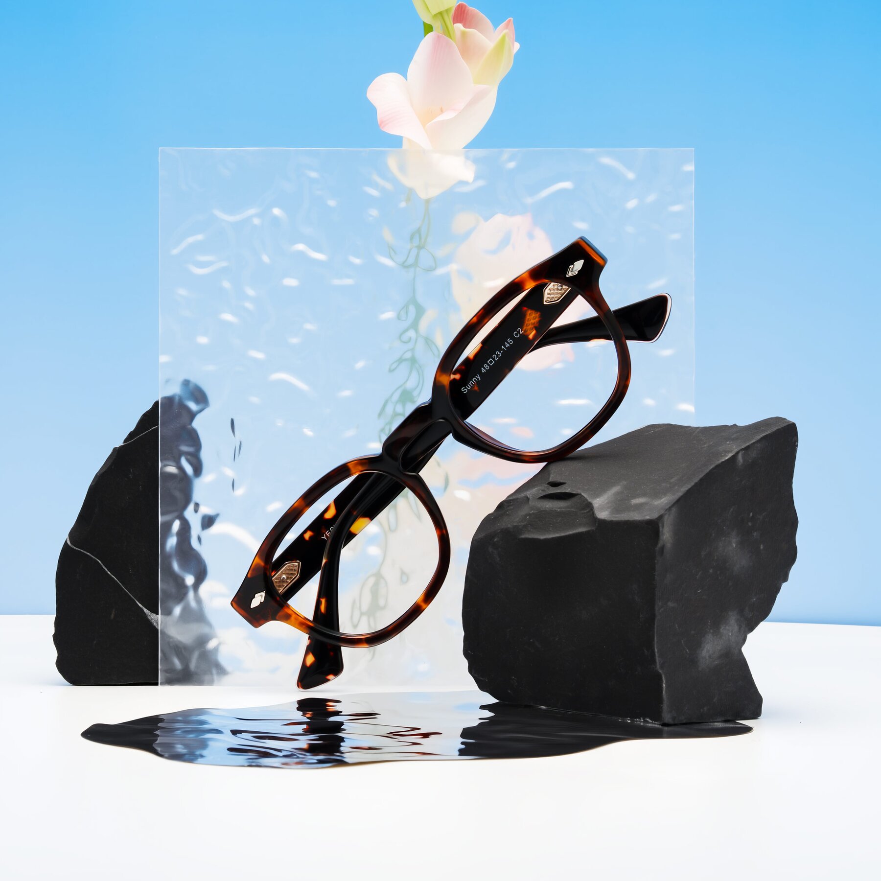 Lifestyle photography #1 of Sunny in Tortoise with Clear Eyeglass Lenses