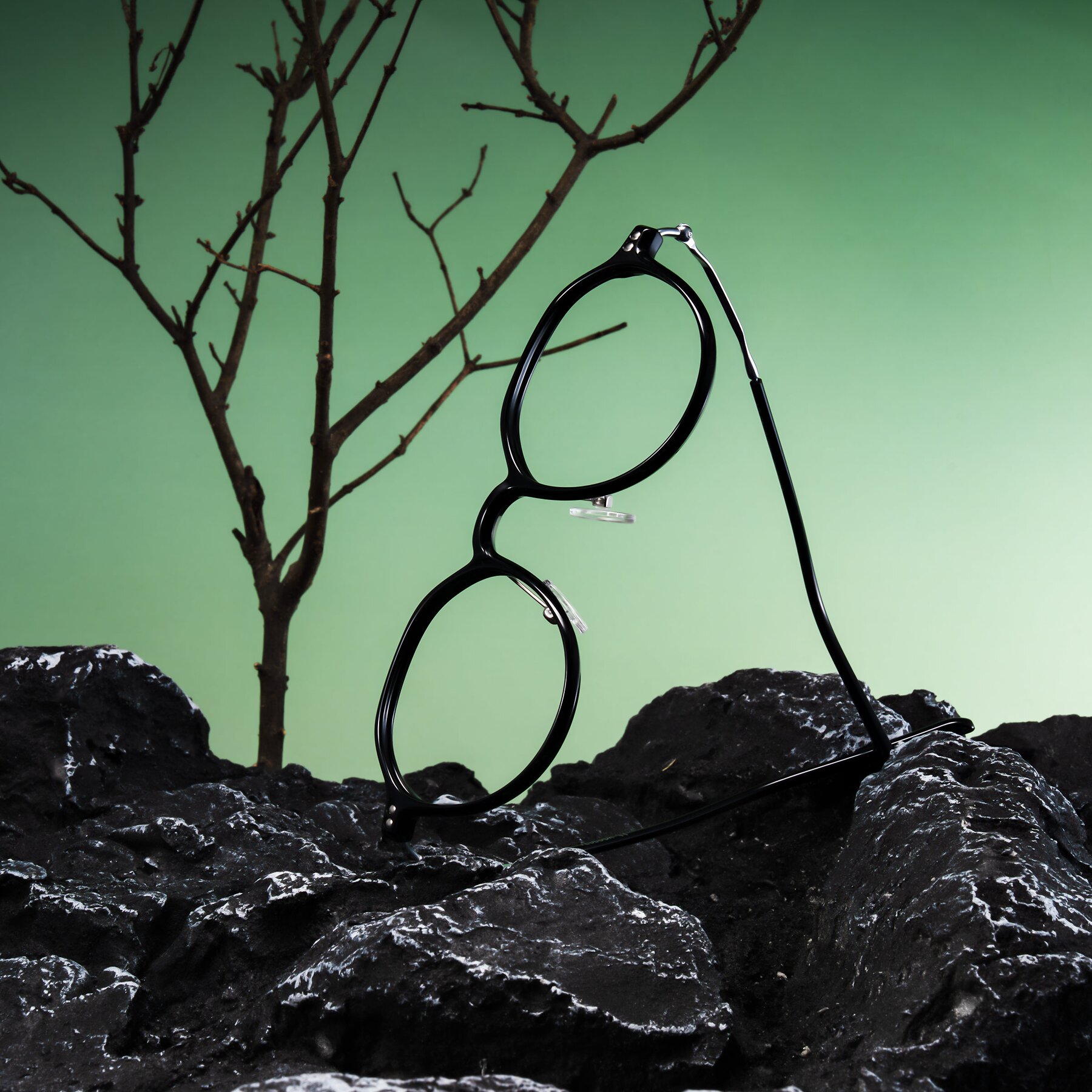 Lifestyle photography #1 of Ledesmo in Black with Clear Eyeglass Lenses