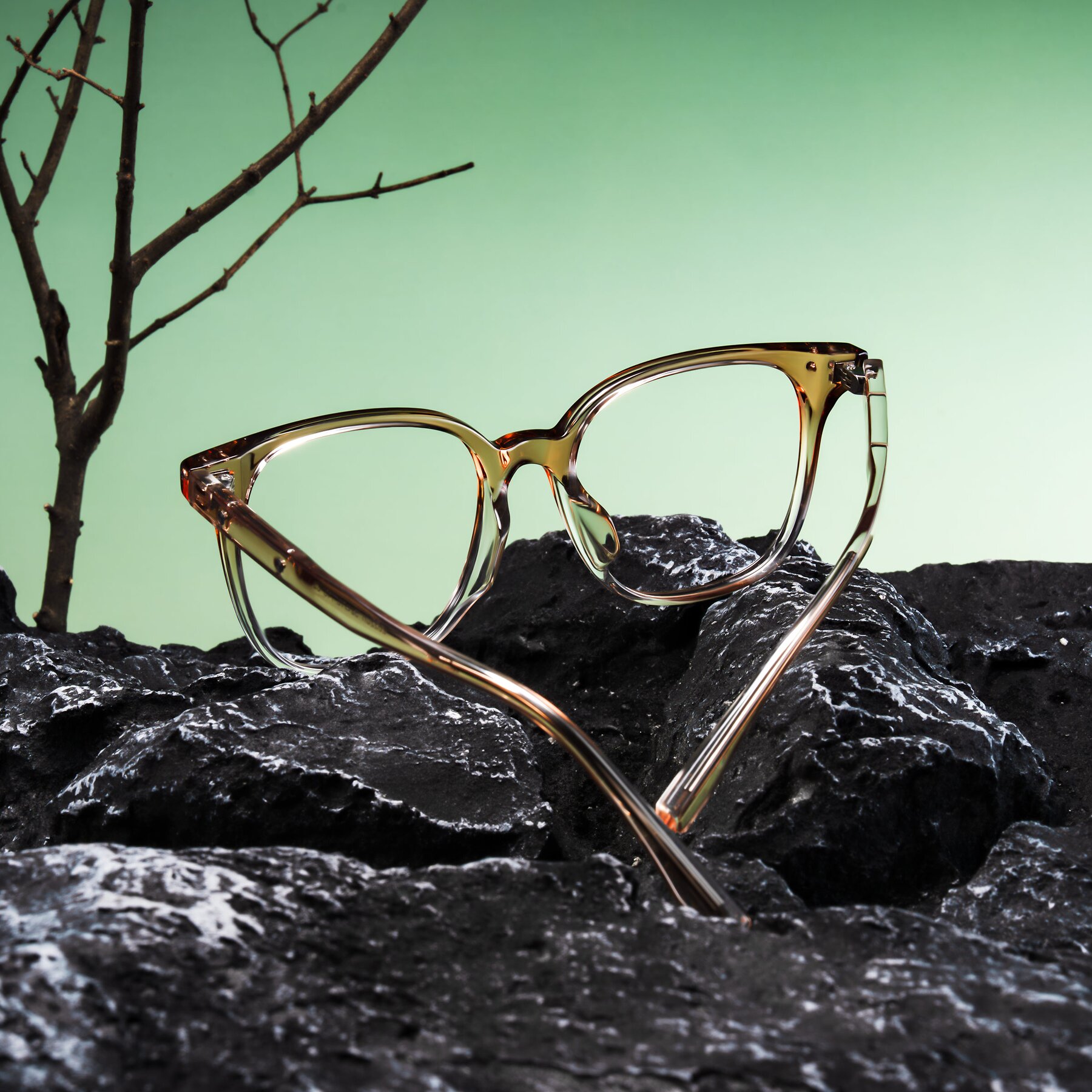 Lifestyle photography #2 of Lozzuri in Gradient Champagne with Clear Blue Light Blocking Lenses