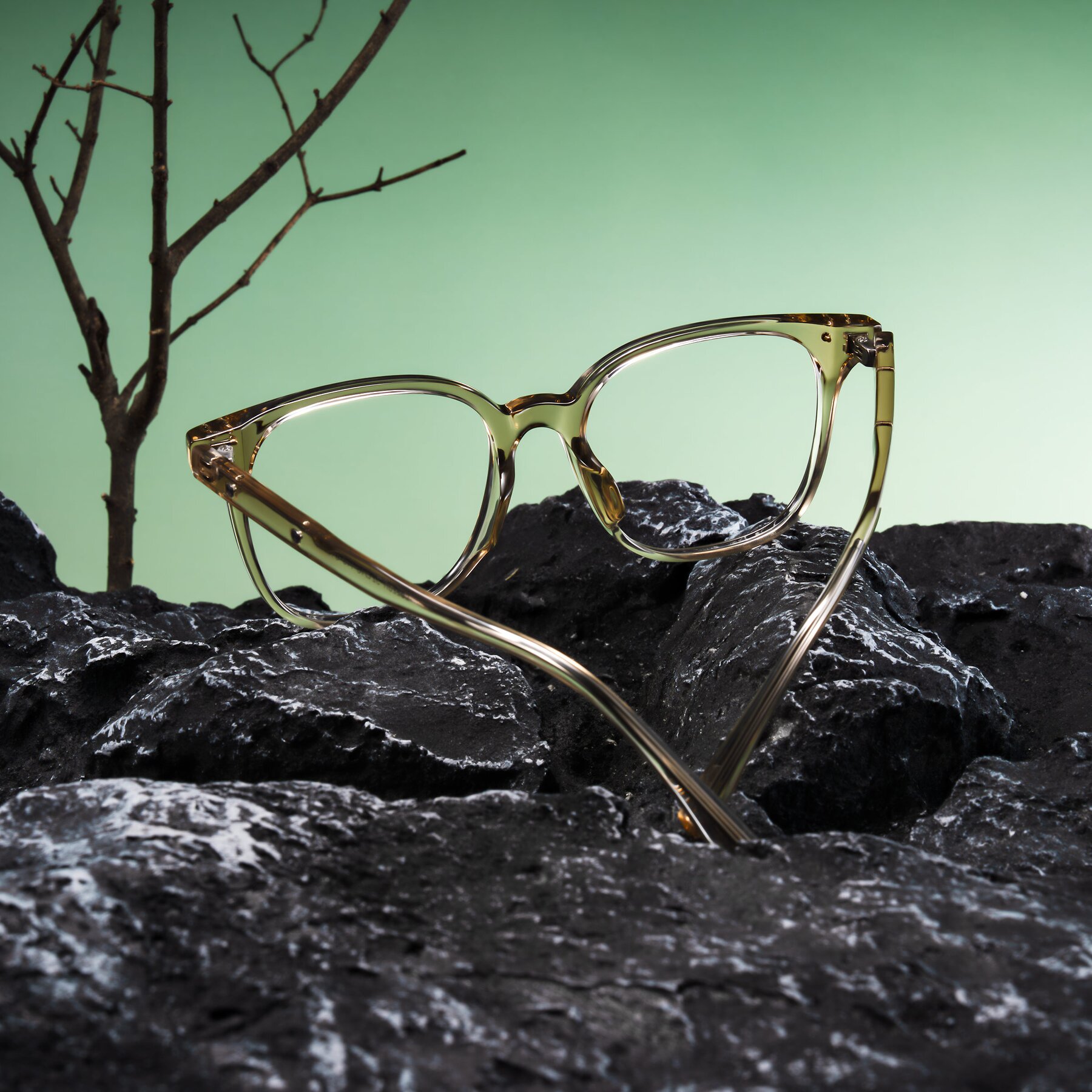Lifestyle photography #2 of Lozzuri in Transparent Champagne with Clear Eyeglass Lenses
