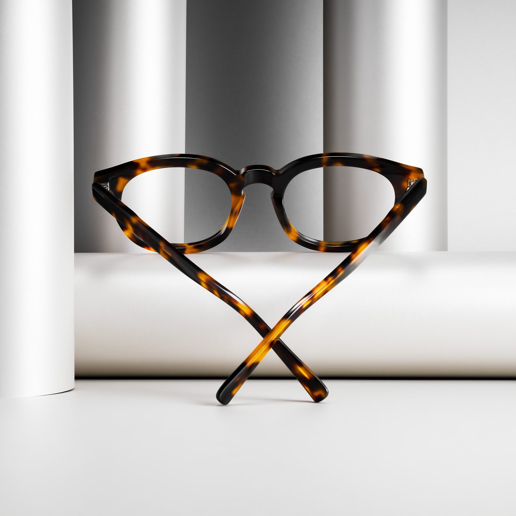 Lifestyle photography #2 of Nehrode in Tortoise with Clear Eyeglass Lenses