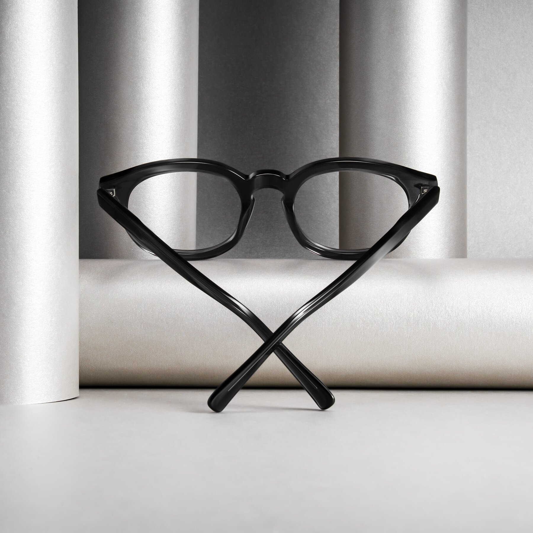 Lifestyle photography #1 of Nehrode in Gray with Clear Eyeglass Lenses