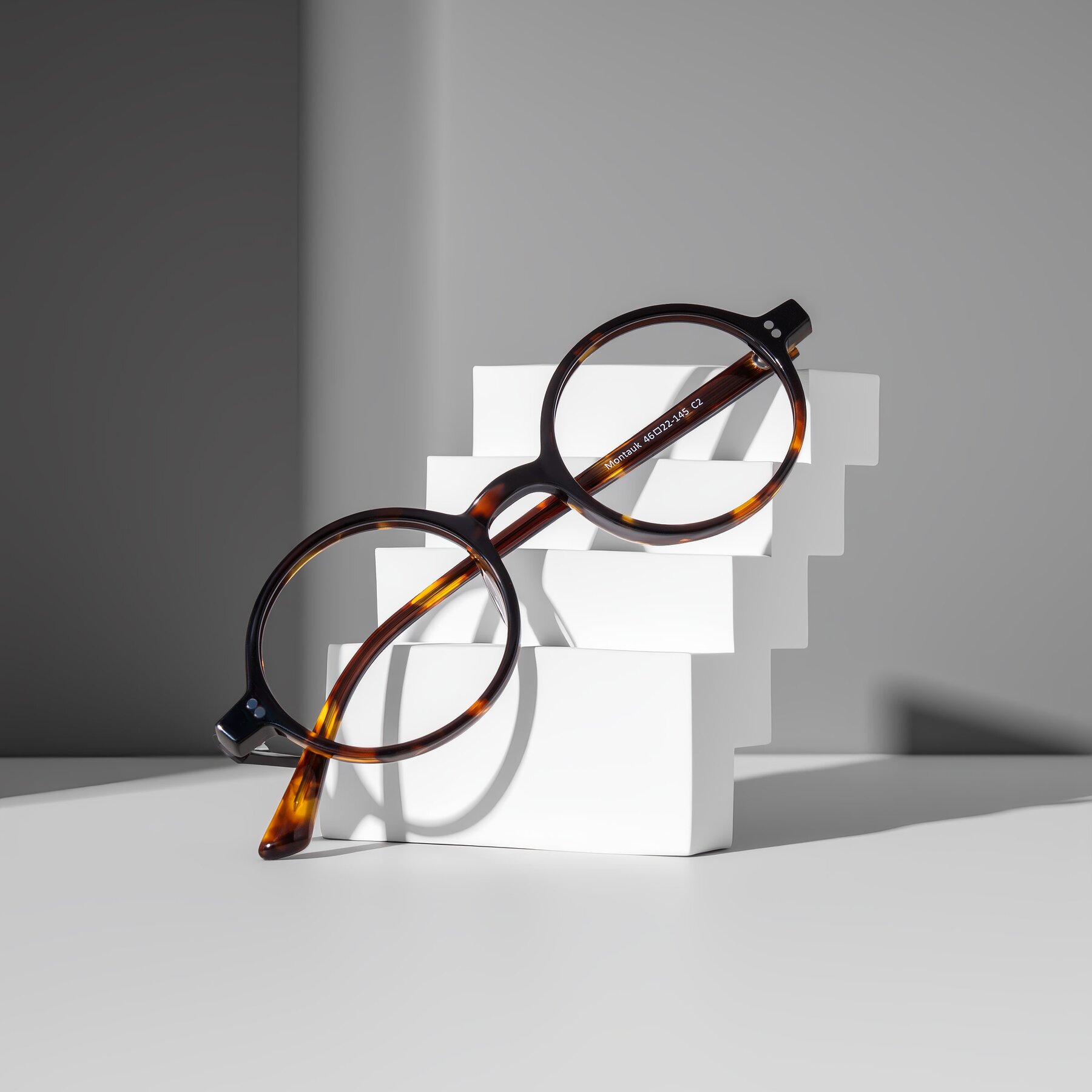 Lifestyle photography #1 of Montauk in Tortoise with Clear Blue Light Blocking Lenses