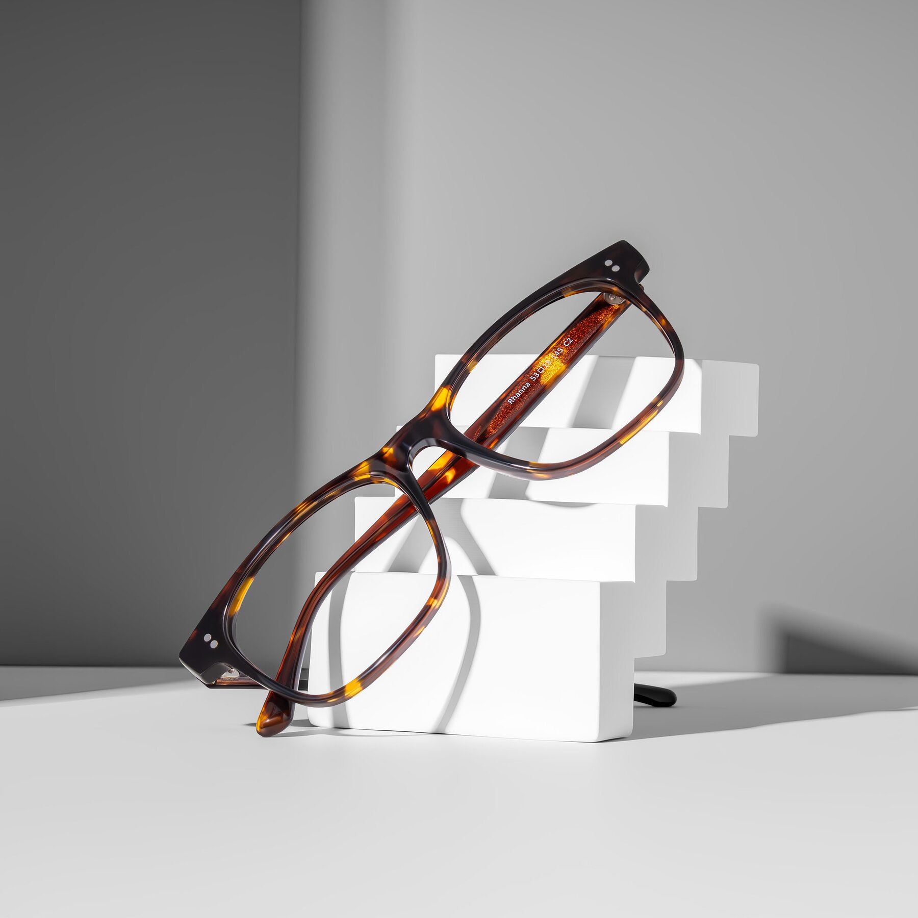 Lifestyle photography #1 of Rhanna in Tortoise with Clear Reading Eyeglass Lenses