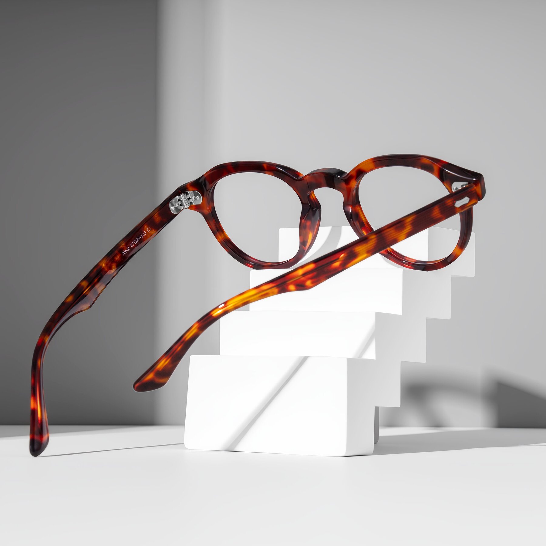 Lifestyle photography #1 of Aloul in Tortoise with Clear Eyeglass Lenses