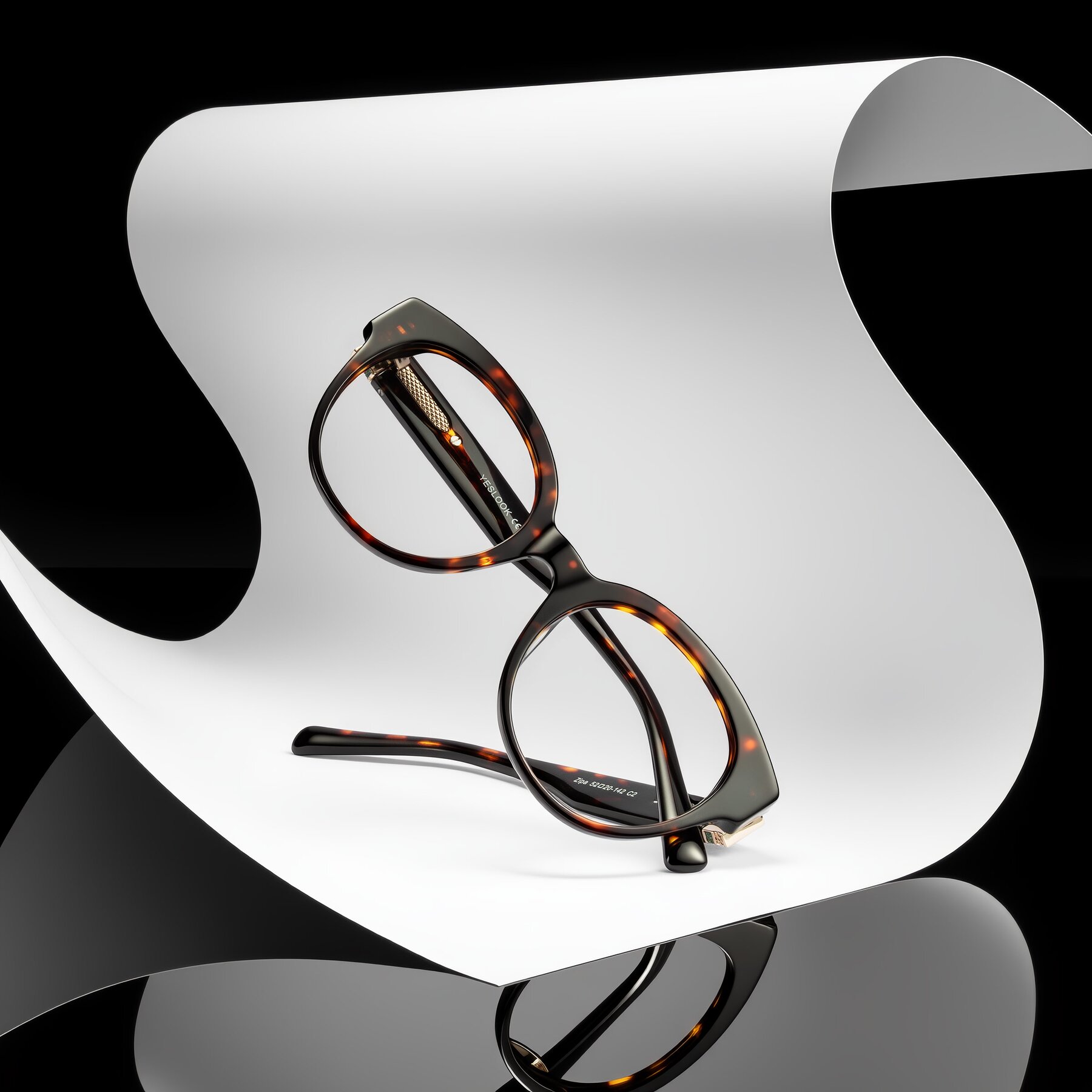 Lifestyle photography #1 of Zipa in Tortoise with Clear Eyeglass Lenses
