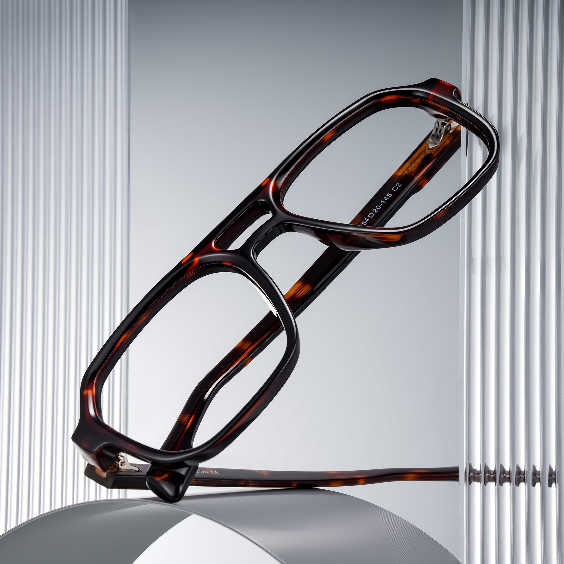 Lifestyle photography #1 of Beizaai in Tortoise with Clear Eyeglass Lenses