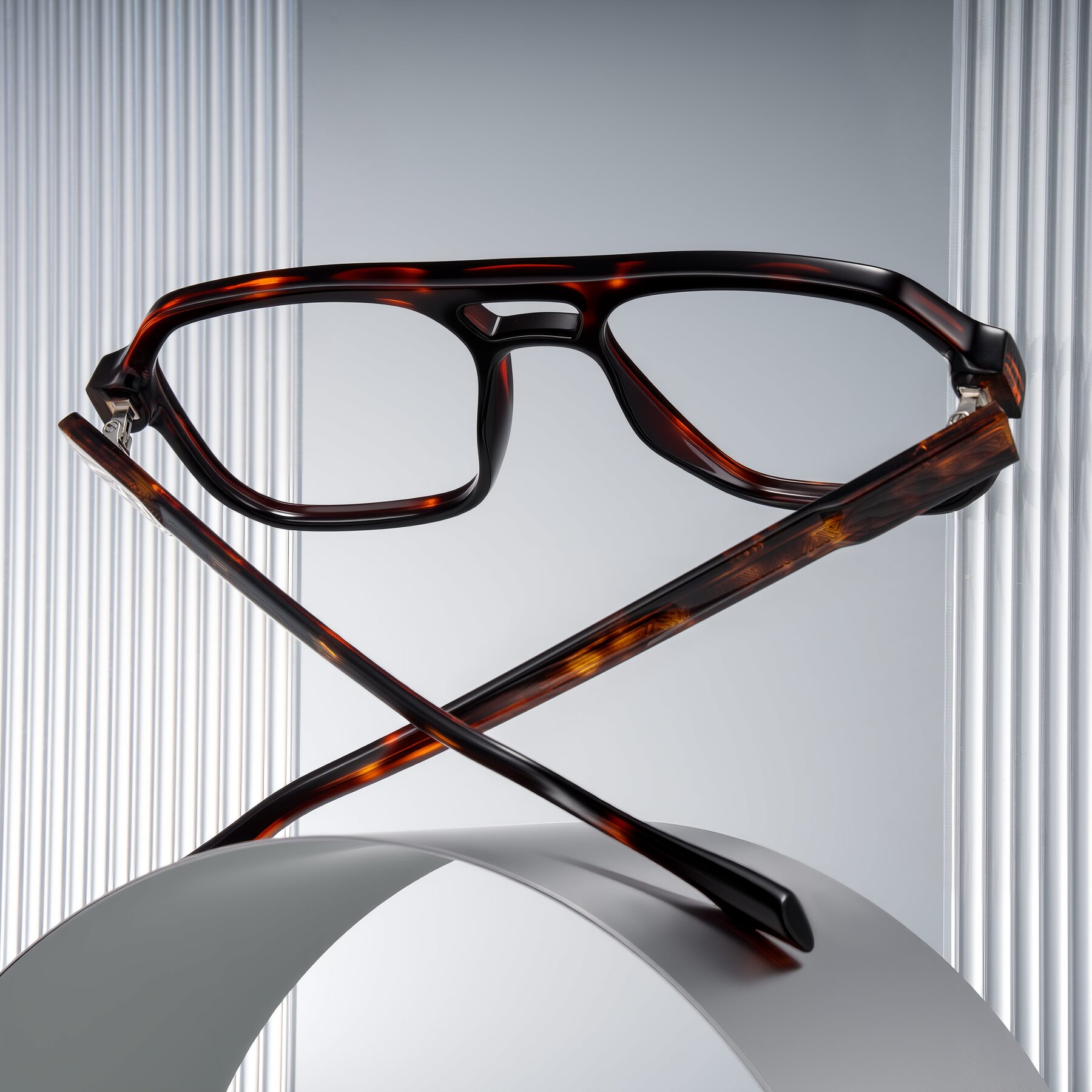 Lifestyle photography #2 of Beizaai in Tortoise with Clear Eyeglass Lenses