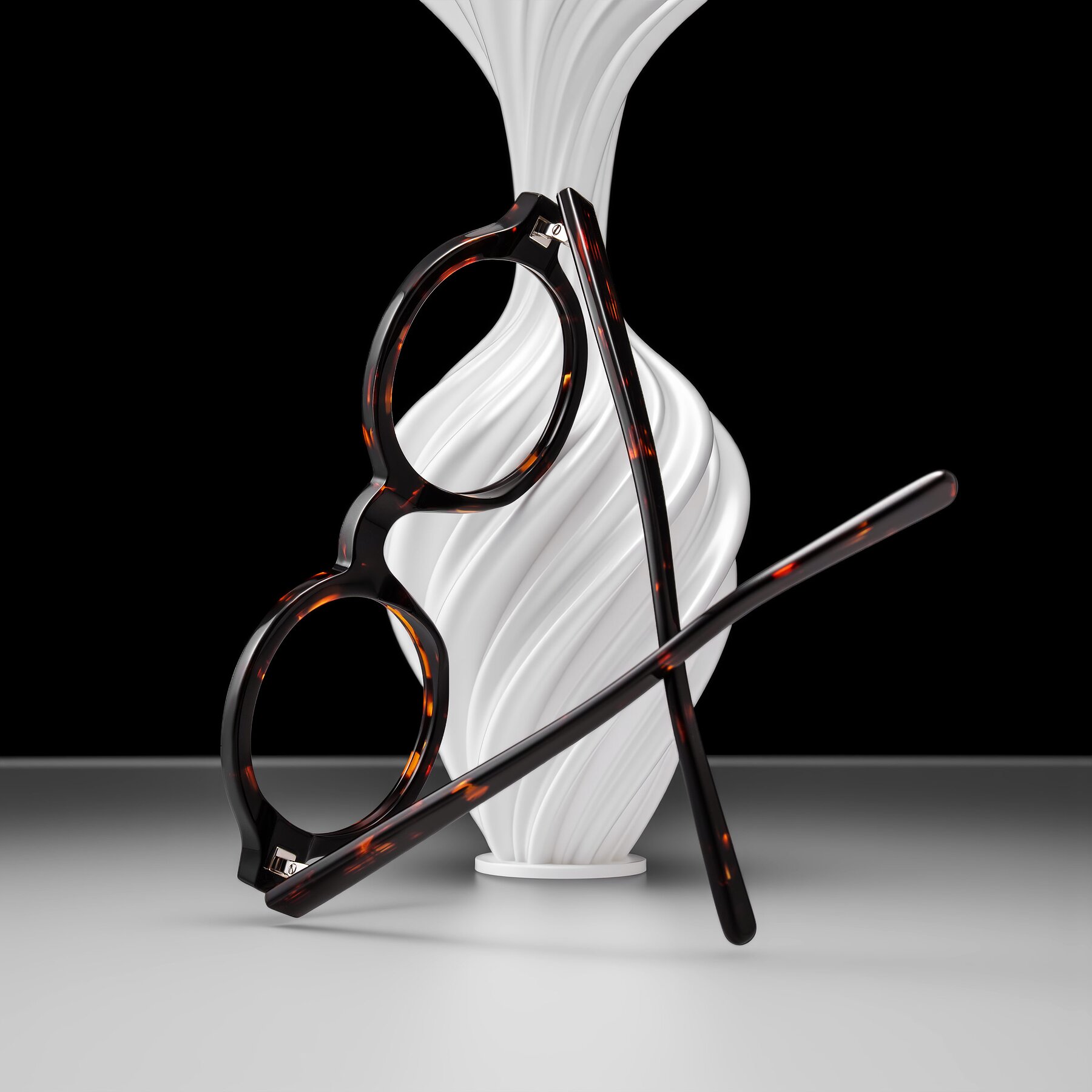 Lifestyle photography #2 of Lozada in Tortoise with Clear Reading Eyeglass Lenses