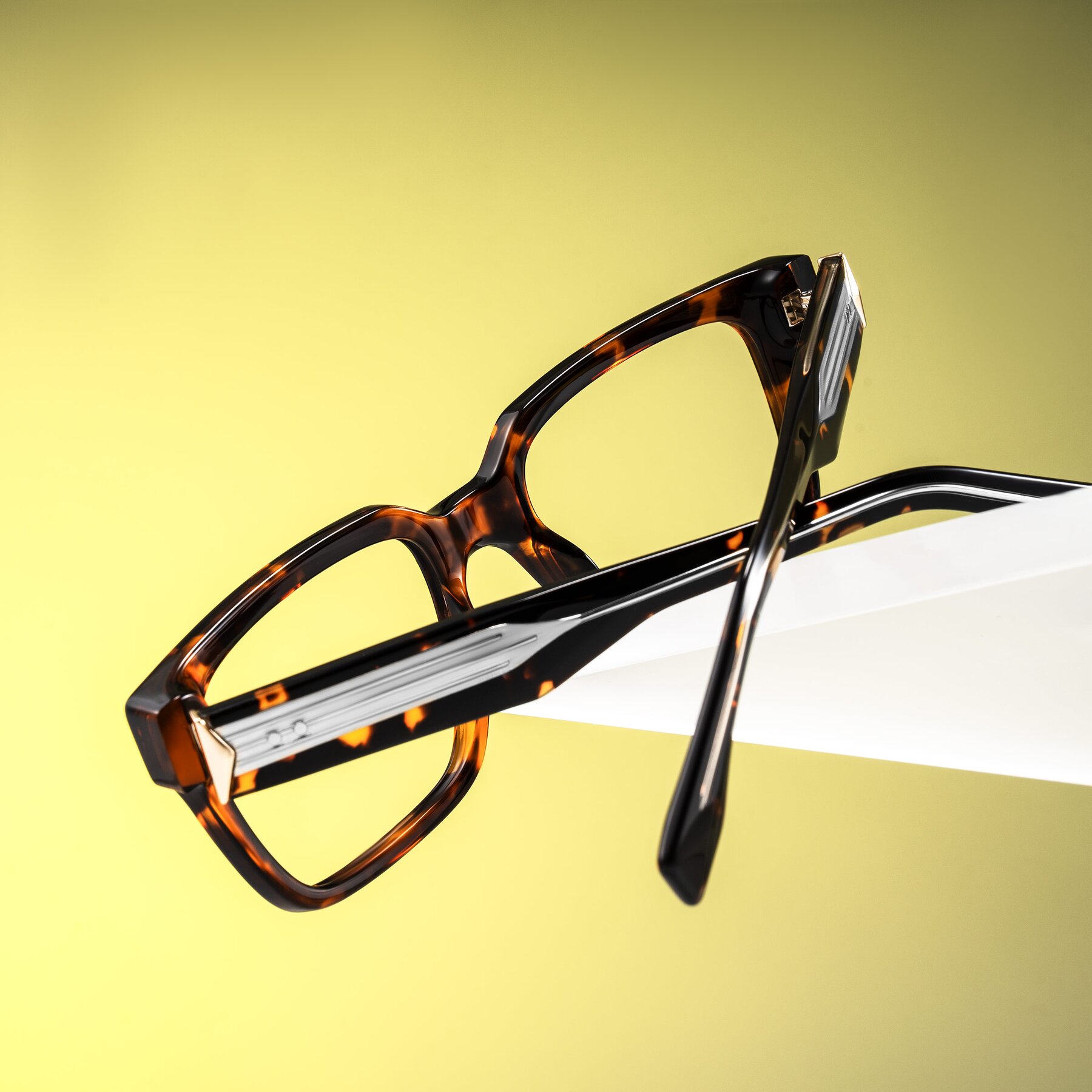 Lifestyle photography #1 of Nimble in Tortoise with Clear Eyeglass Lenses