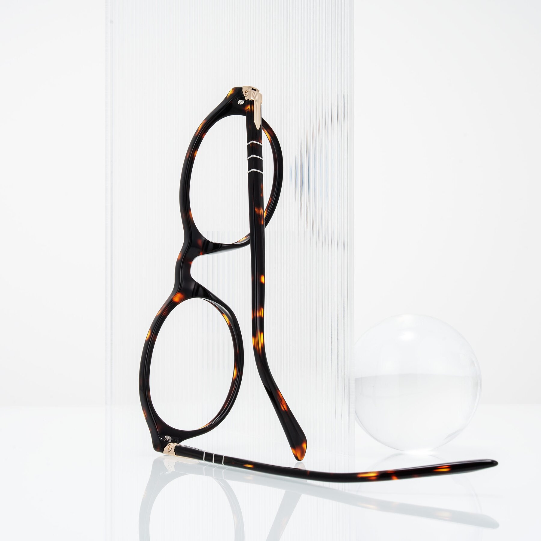 Lifestyle photography #2 of Sidriah in Tortoise with Clear Eyeglass Lenses
