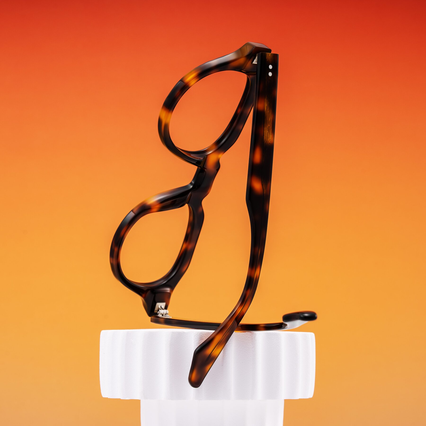 Lifestyle photography #2 of Ascend in Tortoise with Clear Eyeglass Lenses